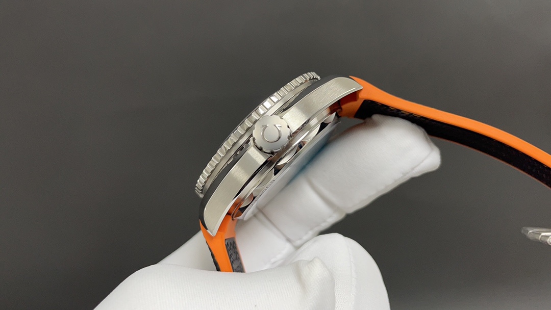 Omega 欧米茄 四分之一橙 43.5mm 8900机