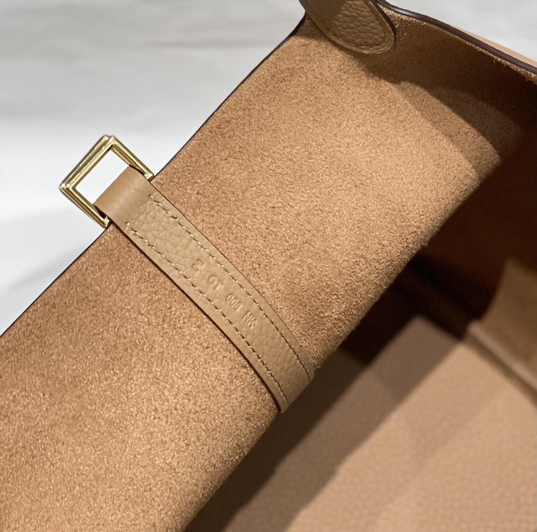 Hermès Luxury Designer Handbag Shoulder Crossbody Bag crafted in premium 8