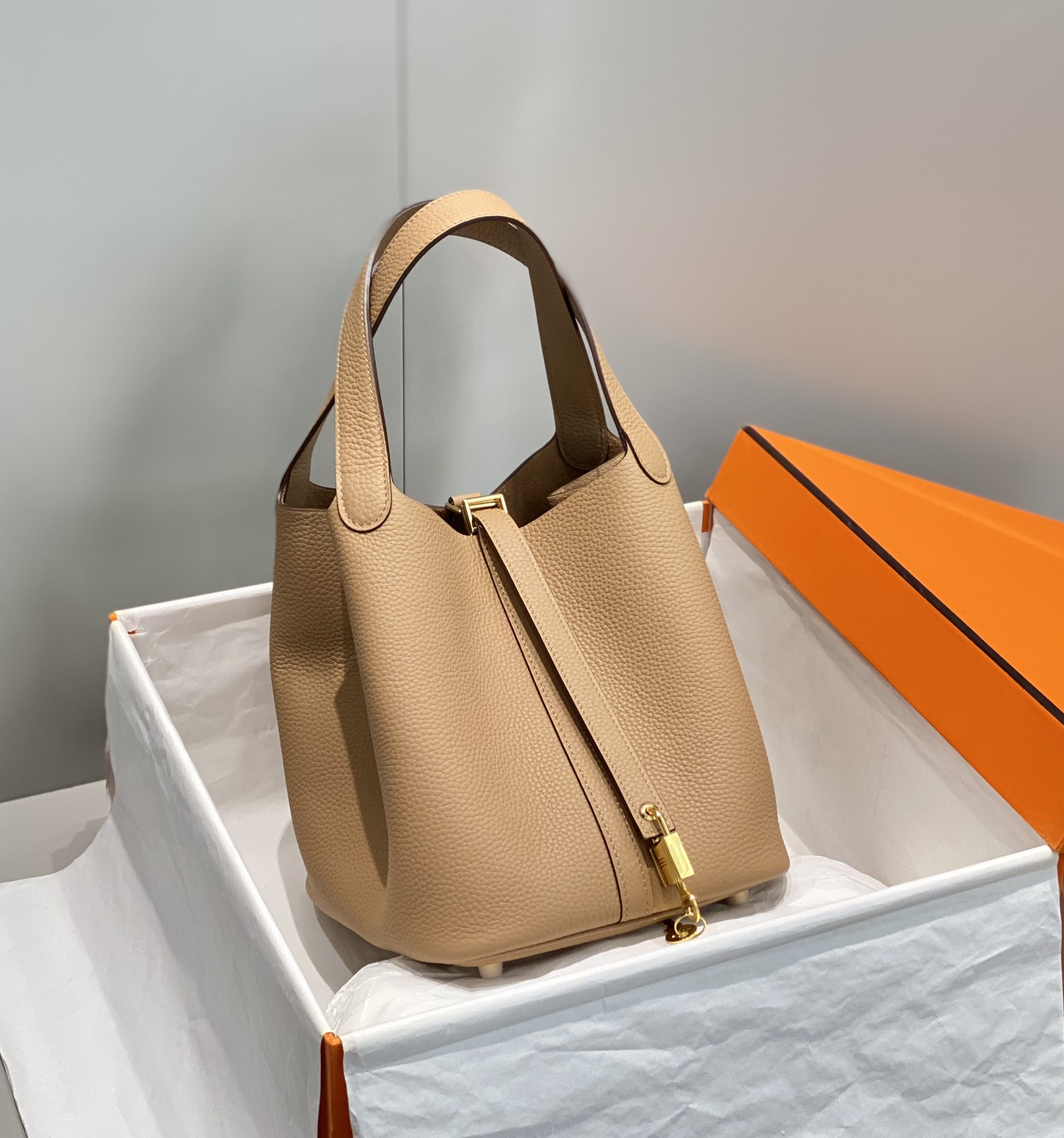 Hermès Luxury Designer Handbag Shoulder Crossbody Bag crafted in premium 2