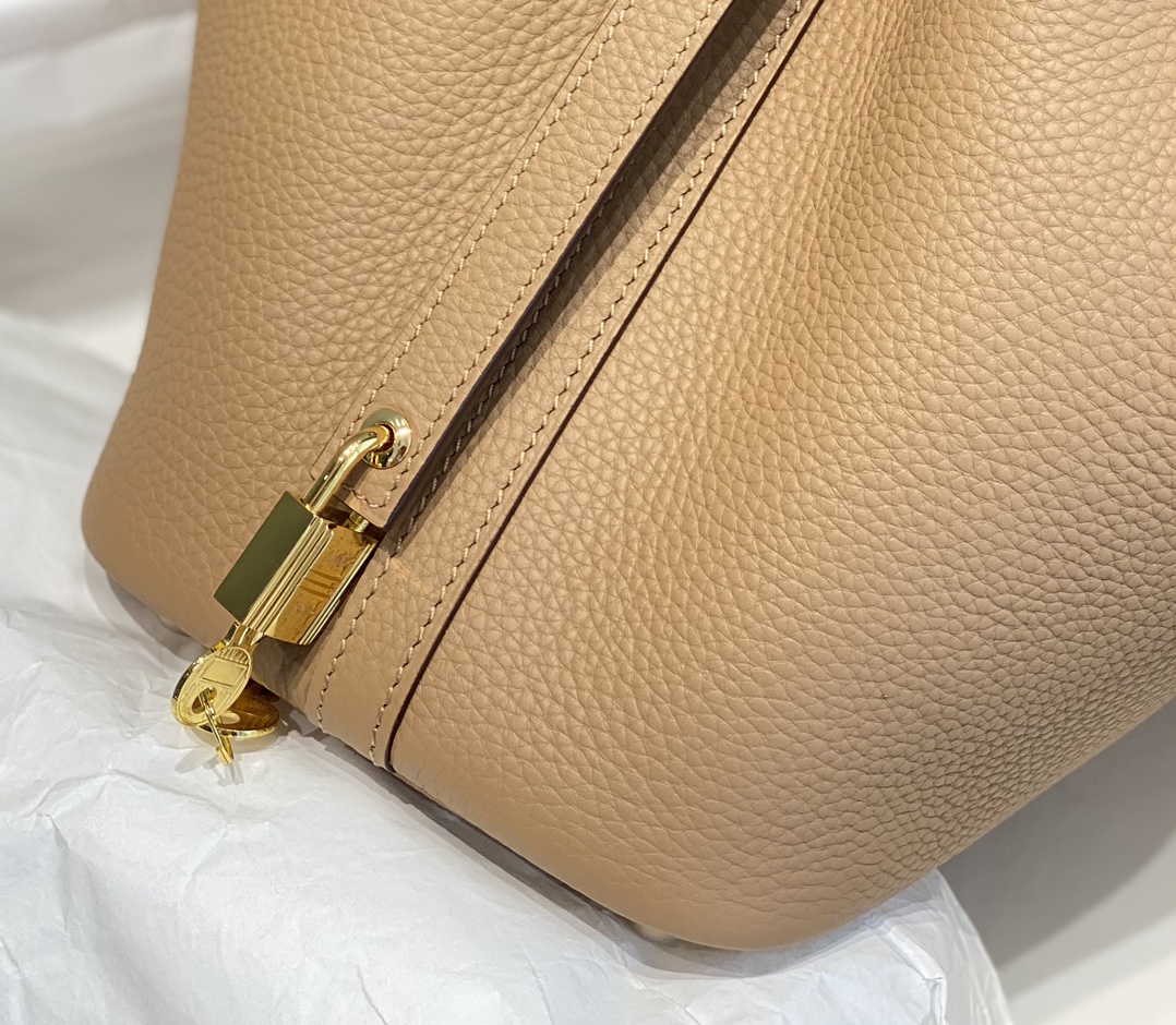 Hermès Luxury Designer Handbag Shoulder Crossbody Bag crafted in premium 6