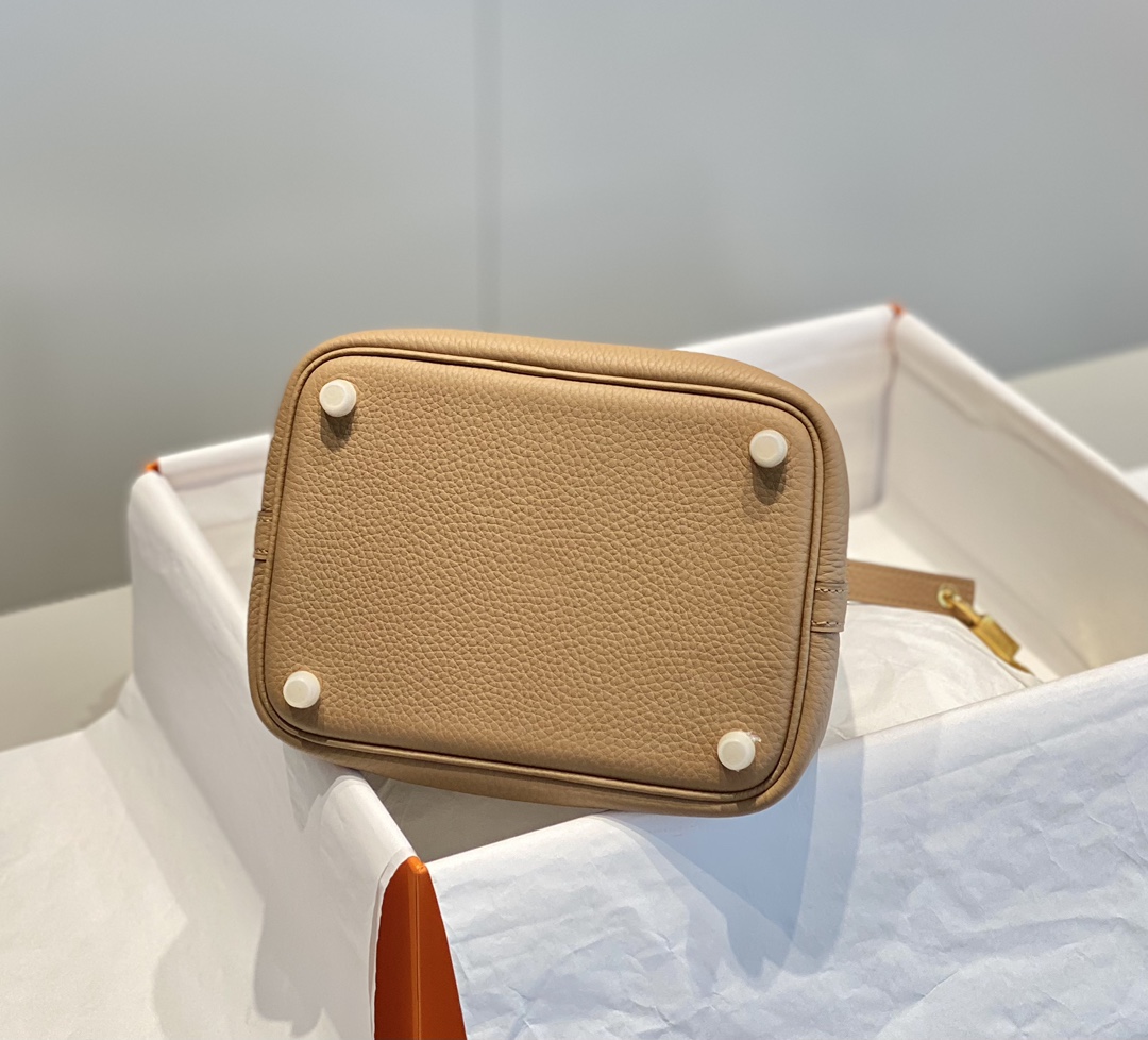 Hermès Luxury Designer Handbag Shoulder Crossbody Bag crafted in premium 5