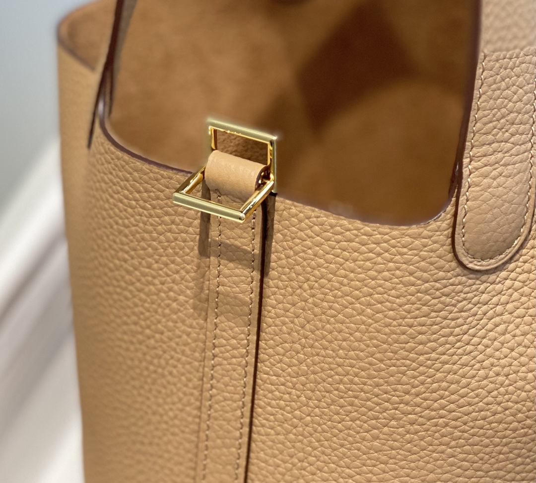 Hermès Luxury Designer Handbag Shoulder Crossbody Bag crafted in premium 7