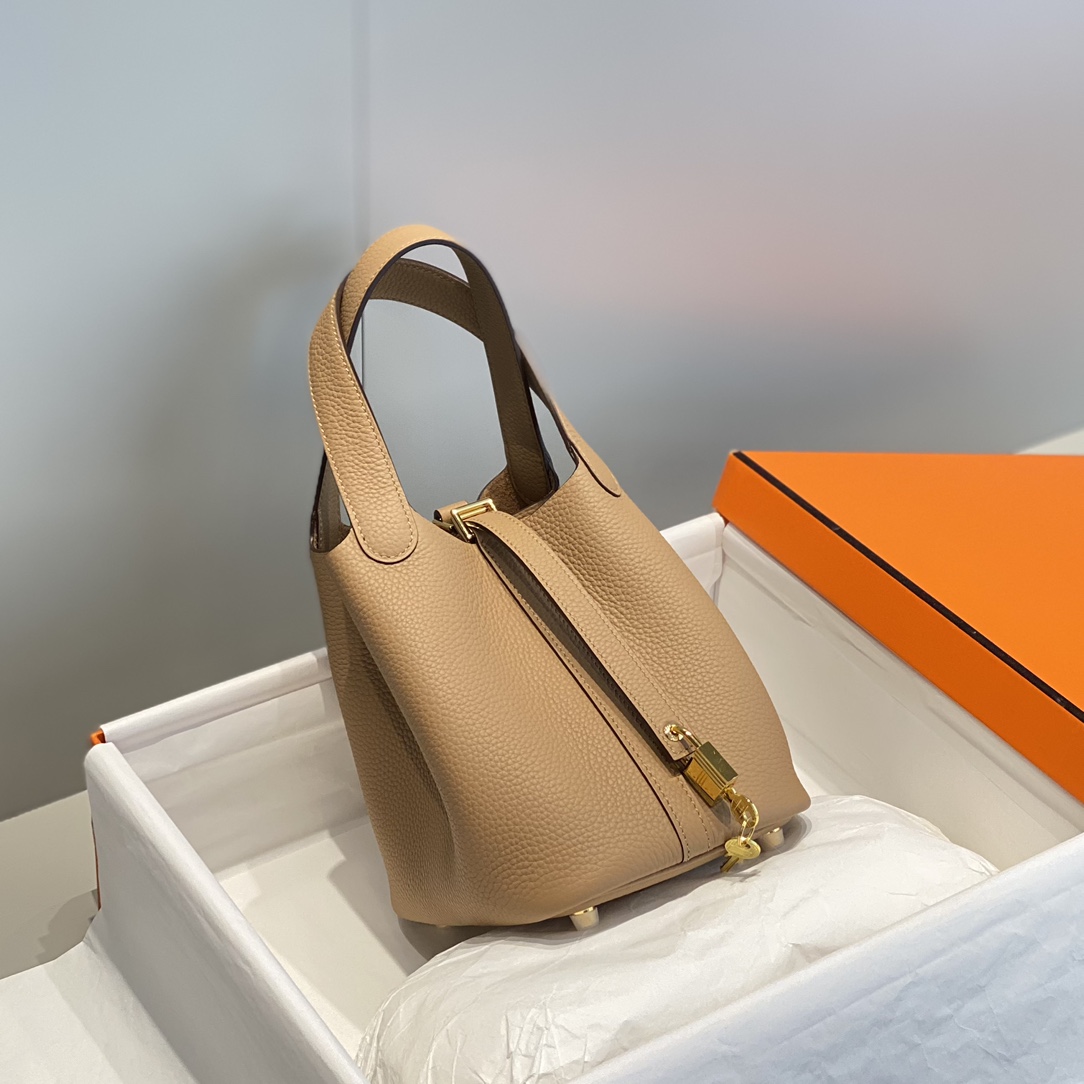 Hermès Luxury Designer Handbag Shoulder Crossbody Bag crafted in premium 2