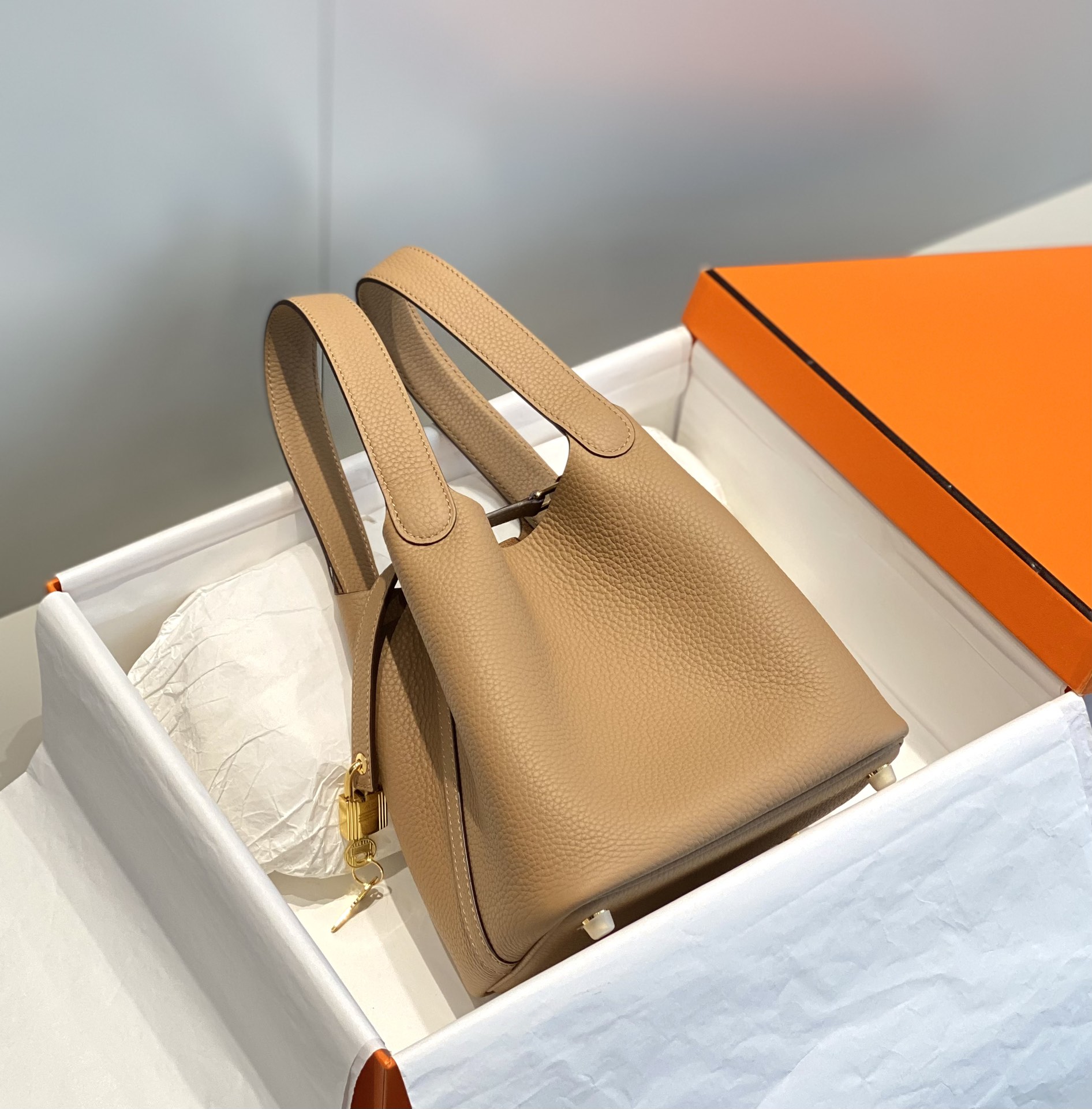 Hermès Luxury Designer Handbag Shoulder Crossbody Bag crafted in premium 3