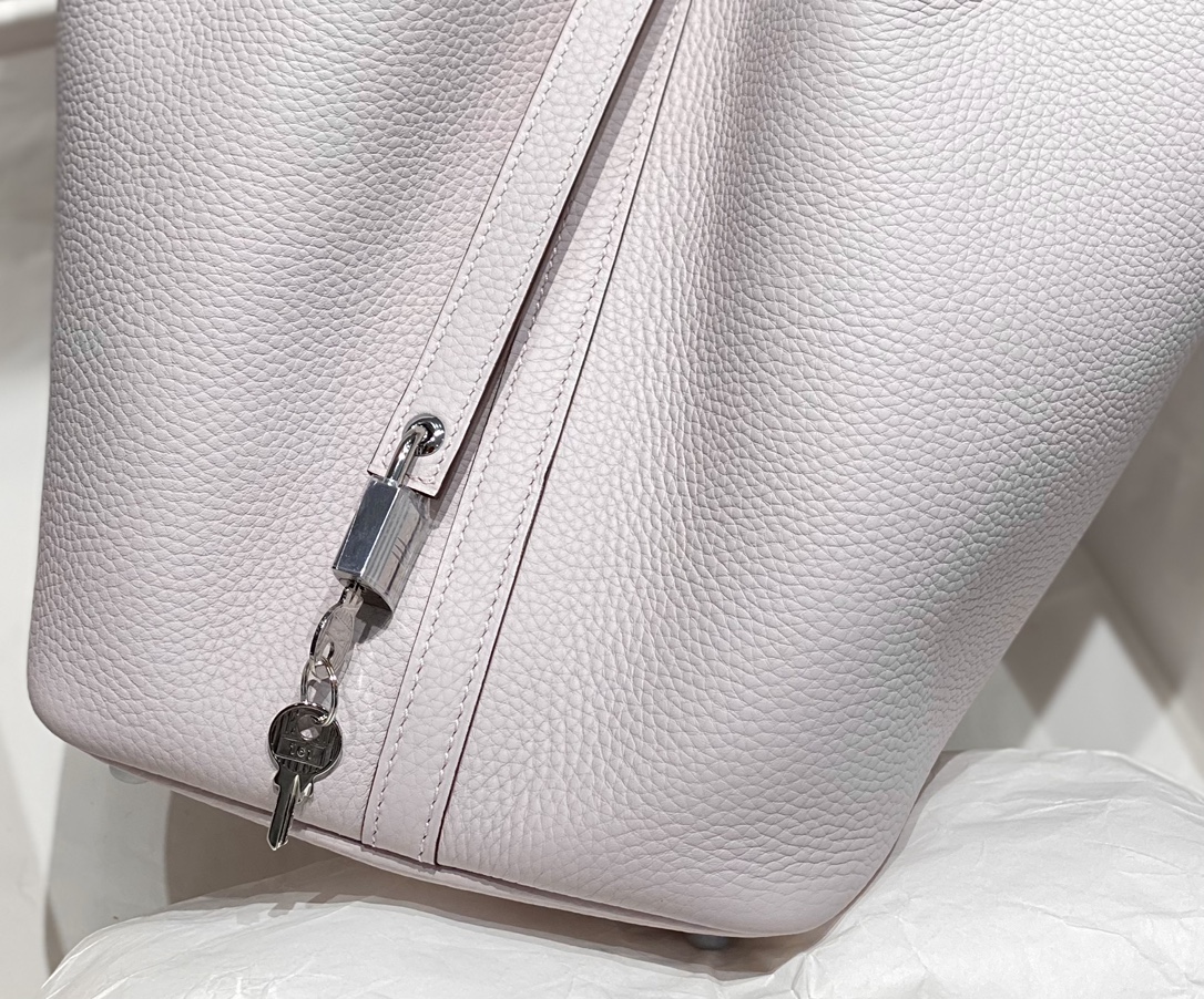 Hermès Luxury Designer Handbag Shoulder Crossbody Bag crafted in premium 6
