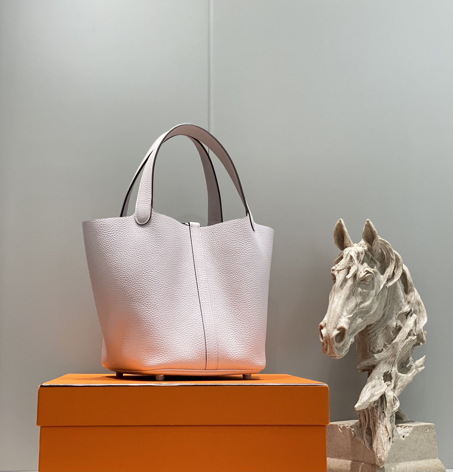Hermès Luxury Designer Handbag Shoulder Crossbody Bag crafted in premium 4