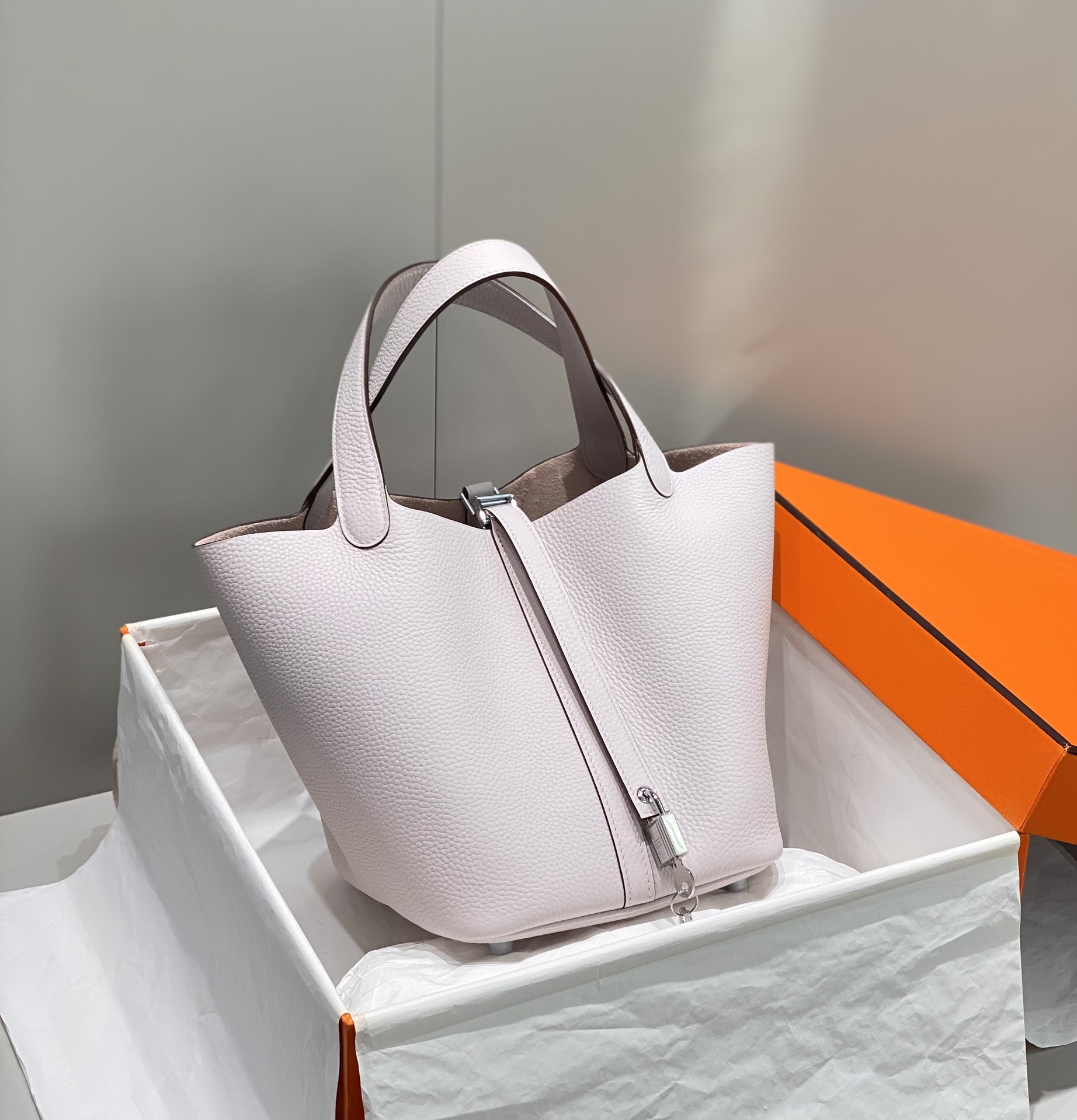 NO:879437,Fantasy pink silver buckle top details as shown,Hermes,hermes,Hermes,19860909梦幻粉 银扣 顶级 细节如图,爱马仕,hermes,Hermes,,Bag