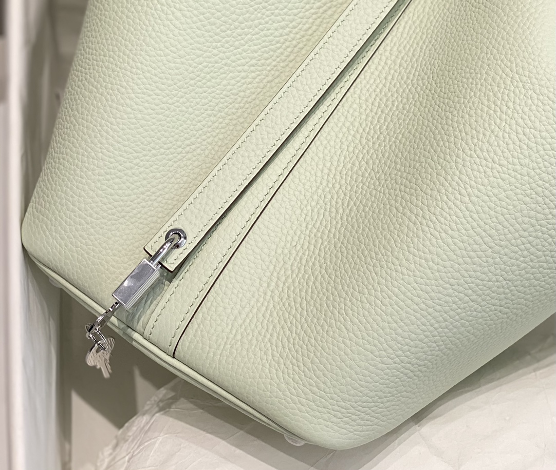 Hermès Picotin Lock 22 in Vert Bosphore Leather Bucket Bag 7 i1688741424 8384 5