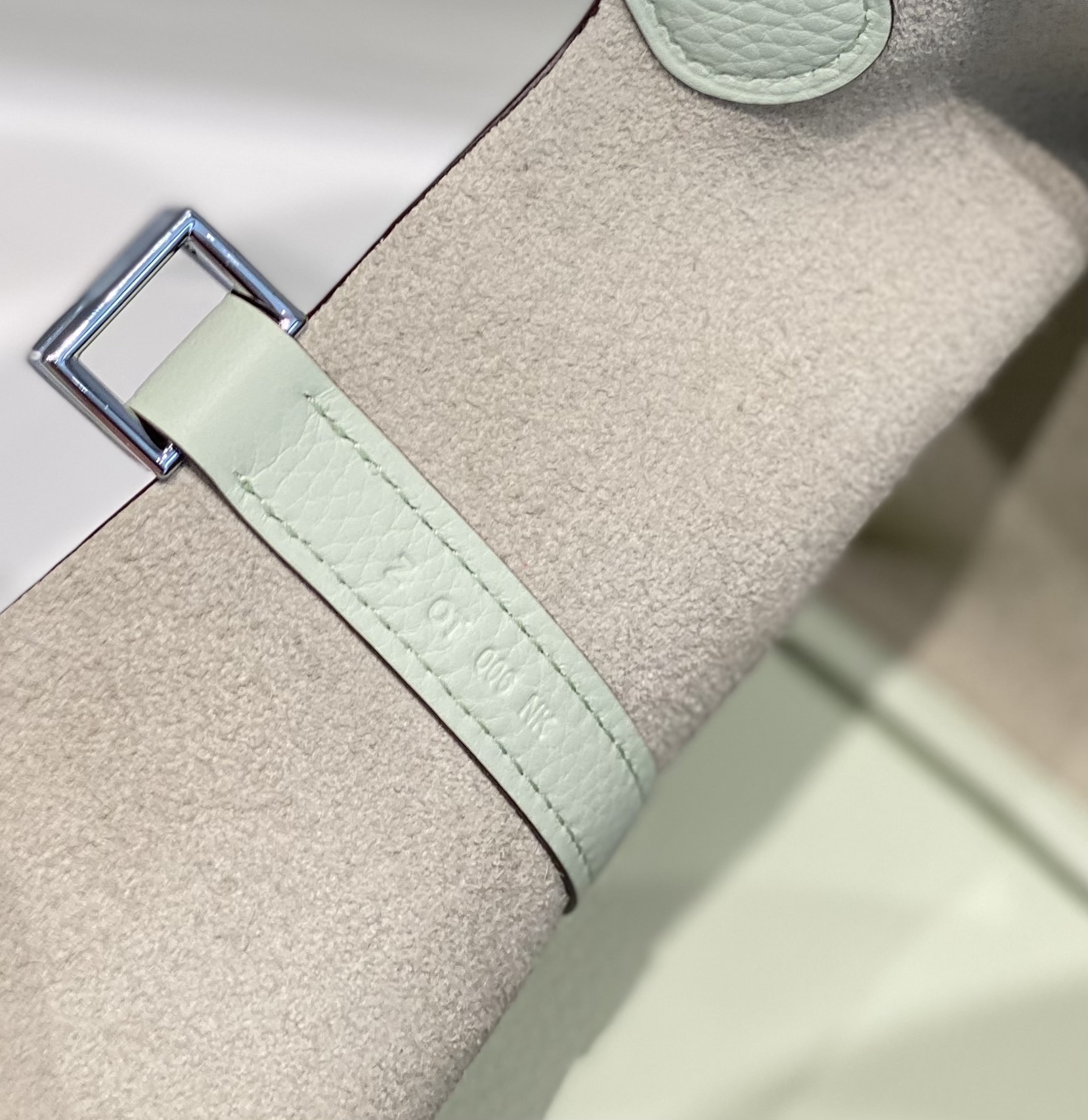 Hermès Luxury Designer Handbag Shoulder Crossbody Bag crafted in premium 9