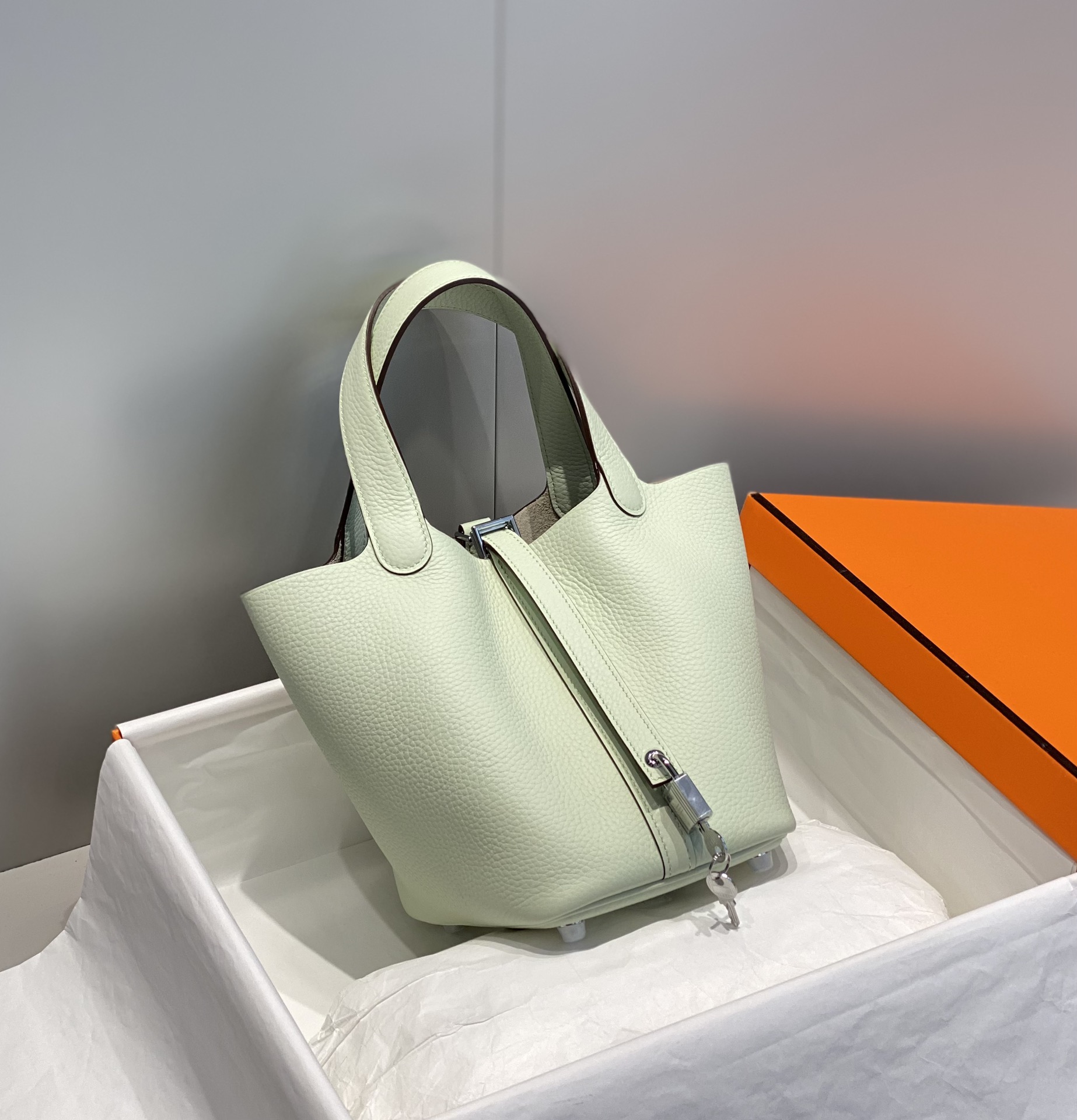 Hermès Luxury Designer Handbag Shoulder Crossbody Bag crafted in premium