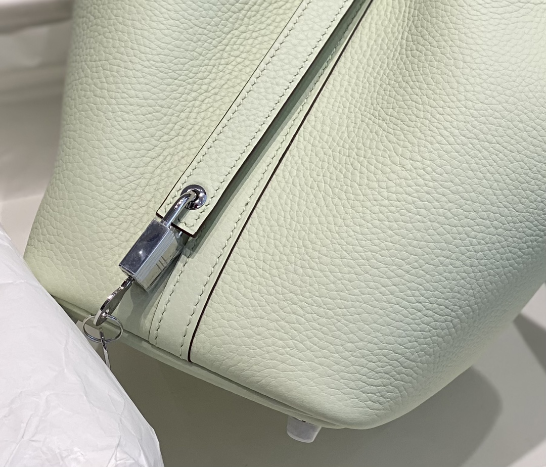 Hermès Luxury Designer Handbag Shoulder Crossbody Bag crafted in premium 6