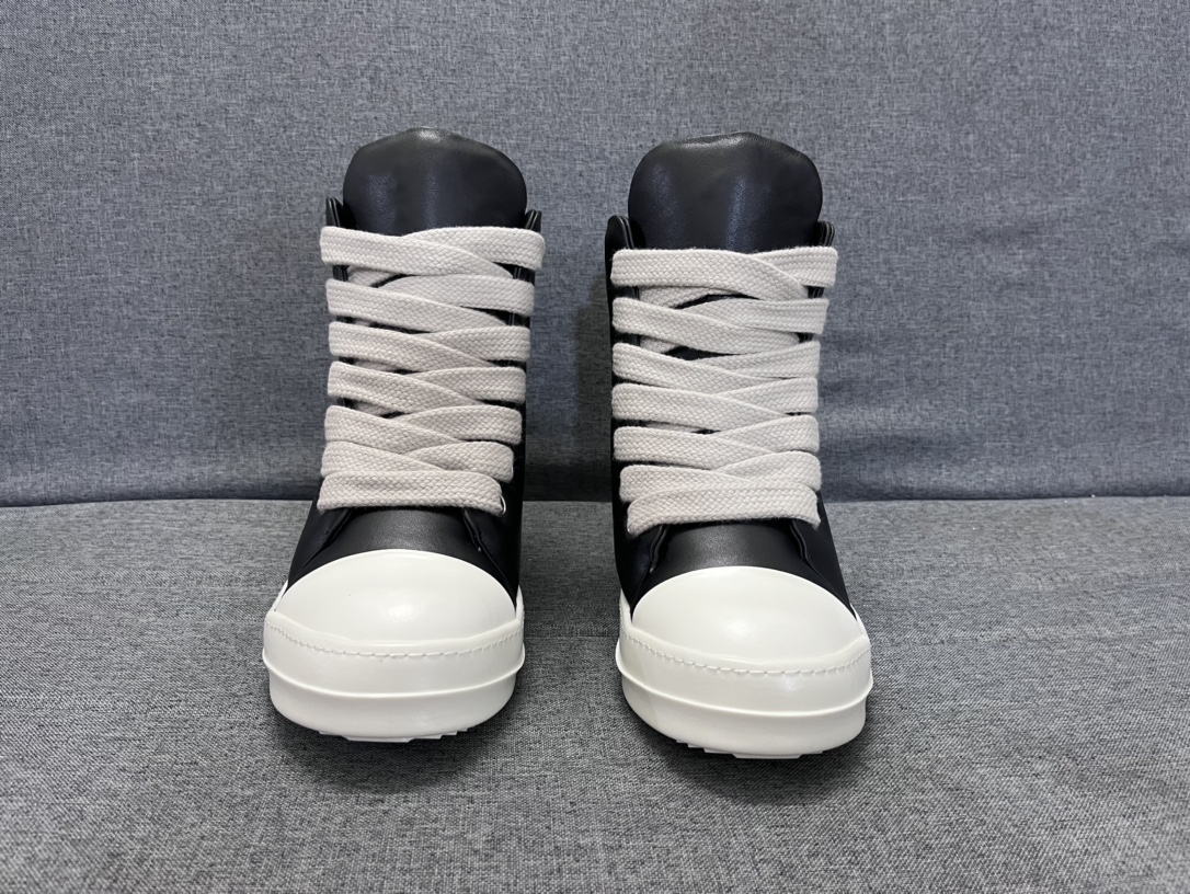 NO:831542,Real price RICK OWENS main line, classic high-top cowhide fabric, large shoelaces, fat model, hot on the market, original milky bottom TPU material, correct version, female size 35-40, male size 39-46,,cowhide19860909实价RICK OWENS主线 经典高帮牛皮面料大鞋带胖墩墩款火爆上市原版奶香底TPU材质,正确版本 女码35-40 男码39-46,,cowhide,Men's shoes
