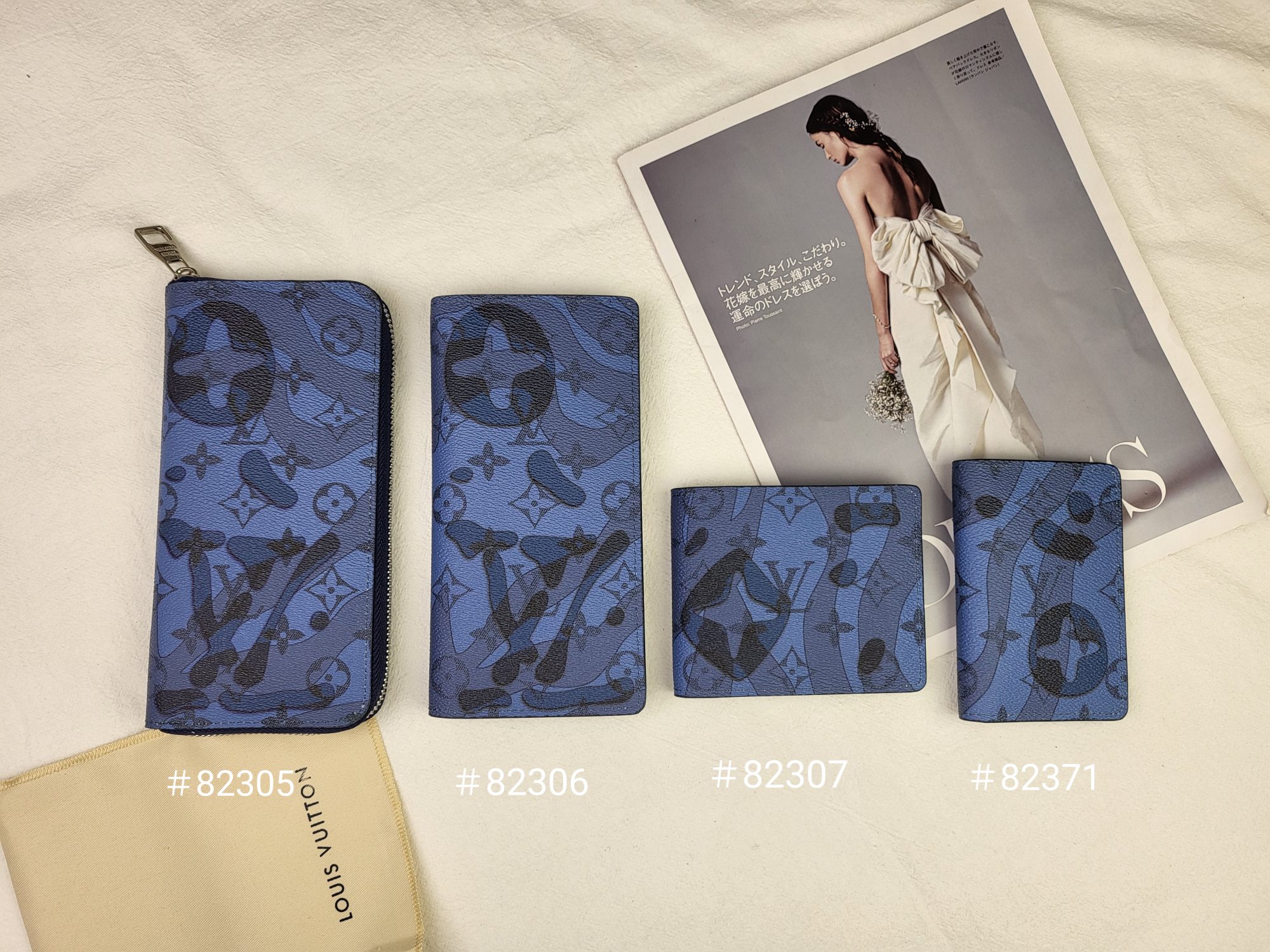 A picture of the wallet being used.