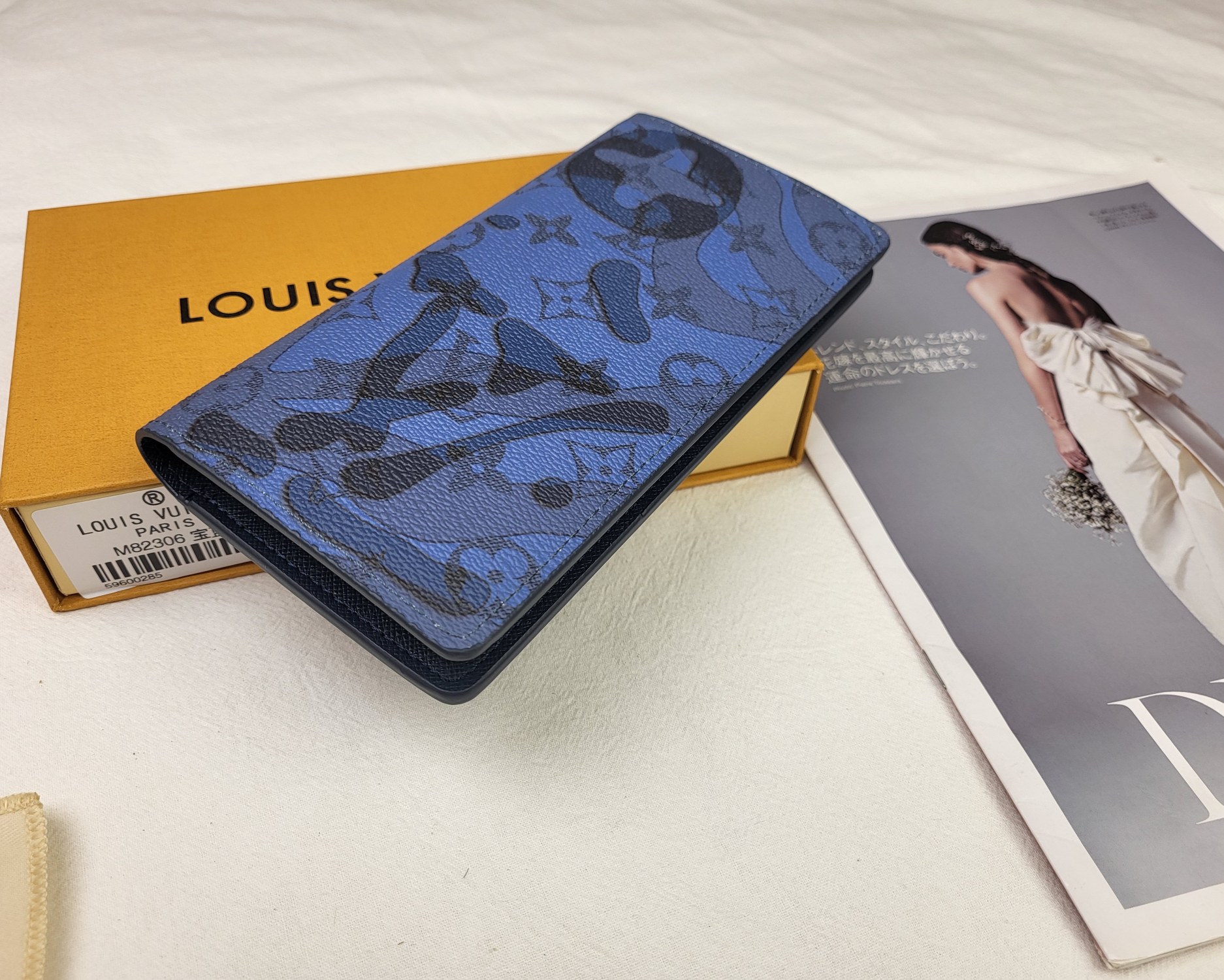 Various color options of the genuine leather bifold wallet