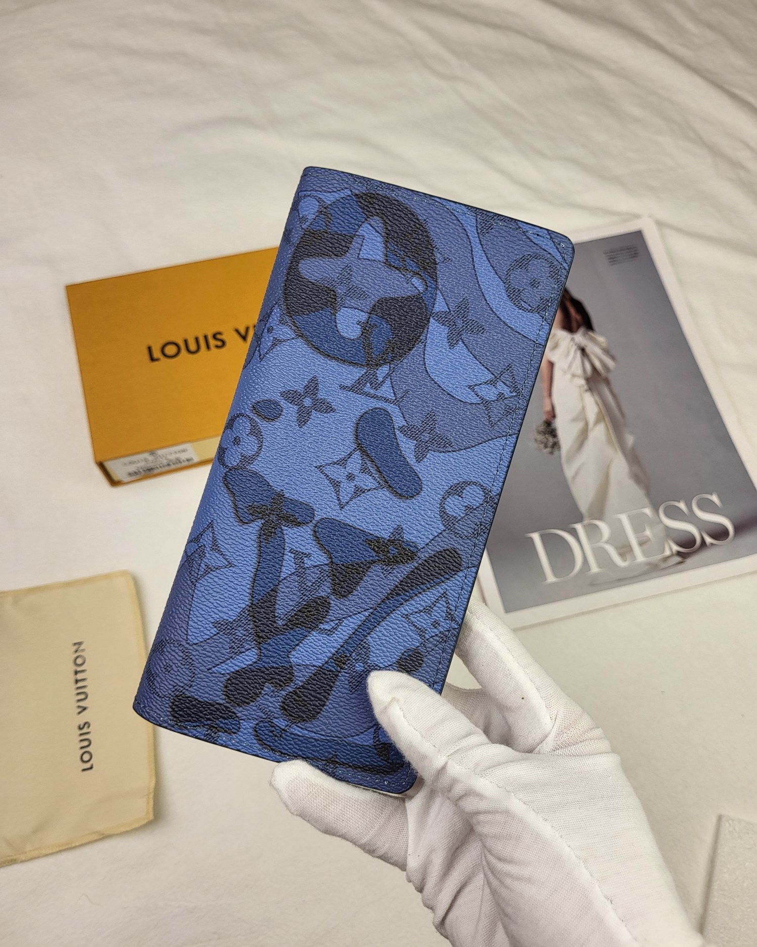 Bifold wallet fitting in a pocket