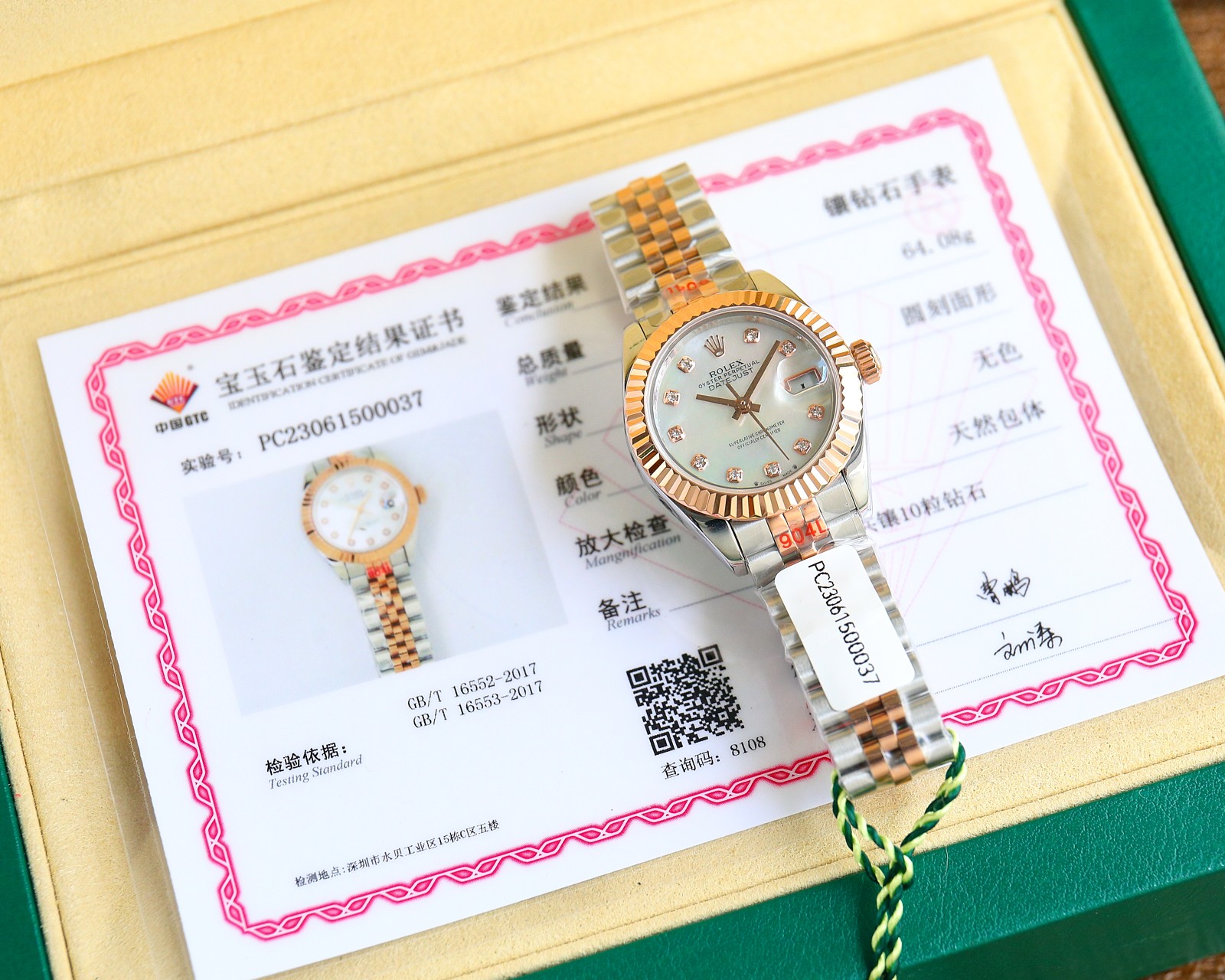 NO:143266,Rolex women's log type 28mm log series, women's log type Oyster case is a model of sturdy and elegant, perfect proportion. It uses 316L stainless steel to forge the stainless steel watch case, which has high corrosion resistance. This super alloy is not only very durable and easy to polish. Even in the most extreme environment, its beauty remains unabated. The original imported eta2671 movement in Switzerland, the triangular pit bottom cover is tightened by special tools, so that the case is completely sealed. The winding crown adopts a double-buckle lock double waterproof system, which is firmly tightened to the case, making it more waterproof. 10 vs-grade real diamonds are embedded inside, and the mirror is made of scratch-resistant sapphire, and is equipped at 3 o'clock. Small window convex lens, easy to read dates, the women's log-type waterproof Oyster case provides the best protection for high-precision movements, the new concealed connection method under the watch strap and the outer ring ensures a seamless visual effect between the strap and the case. The redesigned commemorative strap is equipped with a new generation of concealed crown buckle, opened with the articulated Rolex crown logo, and the Oyster strap style is equipped with a folding Oyster buckle. The Rolex classic women's watch has always been synonymous with elegant style and precise timepieces, condensing the elegant temperament and unique functions of the log-type in a small and exquisite case, which is more suitable for women's slender wrists, with a full set of packaging, and a good gift style! ,,rolex19860909批劳力士女装日志型28㎜日志系列,女装日志型的蚝式表壳是坚固优雅、完美比例的典范,采用316L不锈钢来锻造不锈钢腕表表壳,具备高抗腐蚀性,这种超合金不仅非常耐用且易于磨光,即使在最极端的环境,其美态依然不减,瑞士原装进口eta2671机芯,三角坑纹底盖以专用工具的旋紧,使表壳完全密封,上链表冠采用双扣锁双重防水系统,牢固旋紧于表壳,使得更加防水,内部镶嵌10颗vs级真钻,镜面则以抗刮损蓝宝石制造,3点钟位置装有小窗凸透镜,方便读取日期,女装日志型的防水蚝式表壳给予高精准机芯最佳防护,腕表表带和外圈底下的崭新隐蔽连接方式,确保表带和表壳之间达到无缝连接的视觉效果,重新设计的纪念型表带配有新一代隐蔽式皇冠带扣,以铰接的劳力士皇冠标志开启,蚝式表带款式则配备摺叠蚝式带扣,劳力士经典女装腕表,一直是优雅风格与精准时计的代名词,将日志型的高雅气质与独特功能凝聚在一个小巧玲珑的表壳里,更适合女性纤细的手腕,配全套包装,送礼佳款！,,rolex,Watch