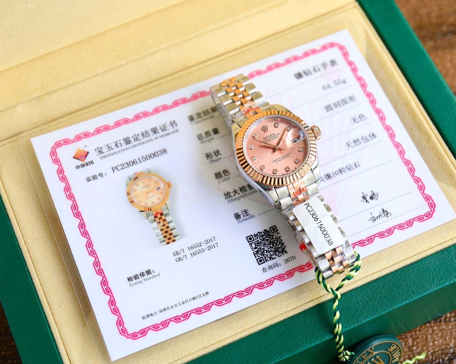 NO:143015,Rolex women's log type 28mm log series, women's log type Oyster case is a model of sturdy and elegant, perfect proportion. It uses 316L stainless steel to forge the stainless steel watch case, which has high corrosion resistance. This super alloy is not only very durable and easy to polish. Even in the most extreme environment, its beauty remains unabated. The original imported eta2671 movement in Switzerland, the triangular pit bottom cover is tightened by special tools, so that the case is completely sealed. The winding crown adopts a double-buckle lock double waterproof system, which is firmly tightened to the case, making it more waterproof. 10 vs-grade real diamonds are embedded inside, and the mirror is made of scratch-resistant sapphire, and is equipped at 3 o'clock. Small window convex lens, easy to read dates, the women's log-type waterproof Oyster case provides the best protection for high-precision movements, the new concealed connection method under the watch strap and the outer ring ensures a seamless visual effect between the strap and the case. The redesigned commemorative strap is equipped with a new generation of concealed crown buckle, opened with the articulated Rolex crown logo, and the Oyster strap style is equipped with a folding Oyster buckle. The Rolex classic women's watch has always been synonymous with elegant style and precise timepieces, condensing the elegant temperament and unique functions of the log-type in a small and exquisite case, which is more suitable for women's slender wrists, with a full set of packaging, and a good gift style! ,,rolex19860909批劳力士女装日志型28㎜日志系列,女装日志型的蚝式表壳是坚固优雅、完美比例的典范,采用316L不锈钢来锻造不锈钢腕表表壳,具备高抗腐蚀性,这种超合金不仅非常耐用且易于磨光,即使在最极端的环境,其美态依然不减,瑞士原装进口eta2671机芯,三角坑纹底盖以专用工具的旋紧,使表壳完全密封,上链表冠采用双扣锁双重防水系统,牢固旋紧于表壳,使得更加防水,内部镶嵌10颗vs级真钻,镜面则以抗刮损蓝宝石制造,3点钟位置装有小窗凸透镜,方便读取日期,女装日志型的防水蚝式表壳给予高精准机芯最佳防护,腕表表带和外圈底下的崭新隐蔽连接方式,确保表带和表壳之间达到无缝连接的视觉效果,重新设计的纪念型表带配有新一代隐蔽式皇冠带扣,以铰接的劳力士皇冠标志开启,蚝式表带款式则配备摺叠蚝式带扣,劳力士经典女装腕表,一直是优雅风格与精准时计的代名词,将日志型的高雅气质与独特功能凝聚在一个小巧玲珑的表壳里,更适合女性纤细的手腕,配全套包装,送礼佳款！,,rolex,Watch