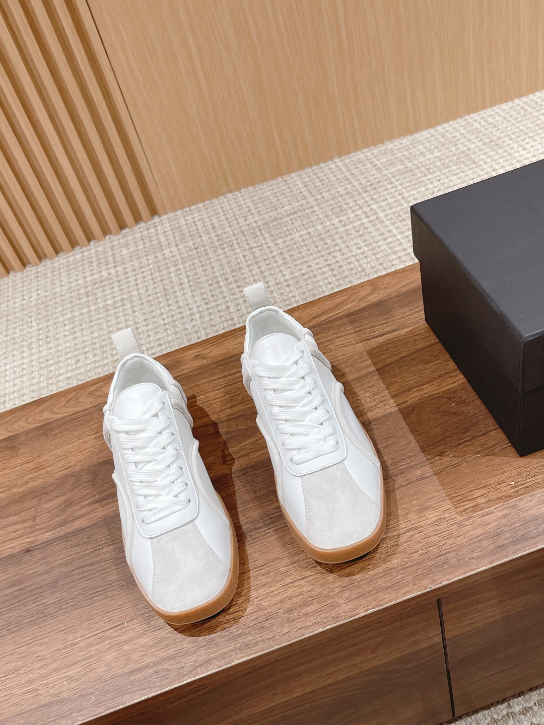 “725 TOTEME Stylish Leisure and Sports Shoes with Sheepskin Material, Unique Design, and Custom Sizing”