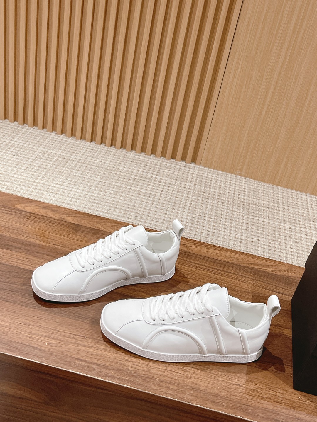 Stylish TOTEME Leisure and Sports Shoes with Sheepskin Material, Size 35-39. - 图片 2