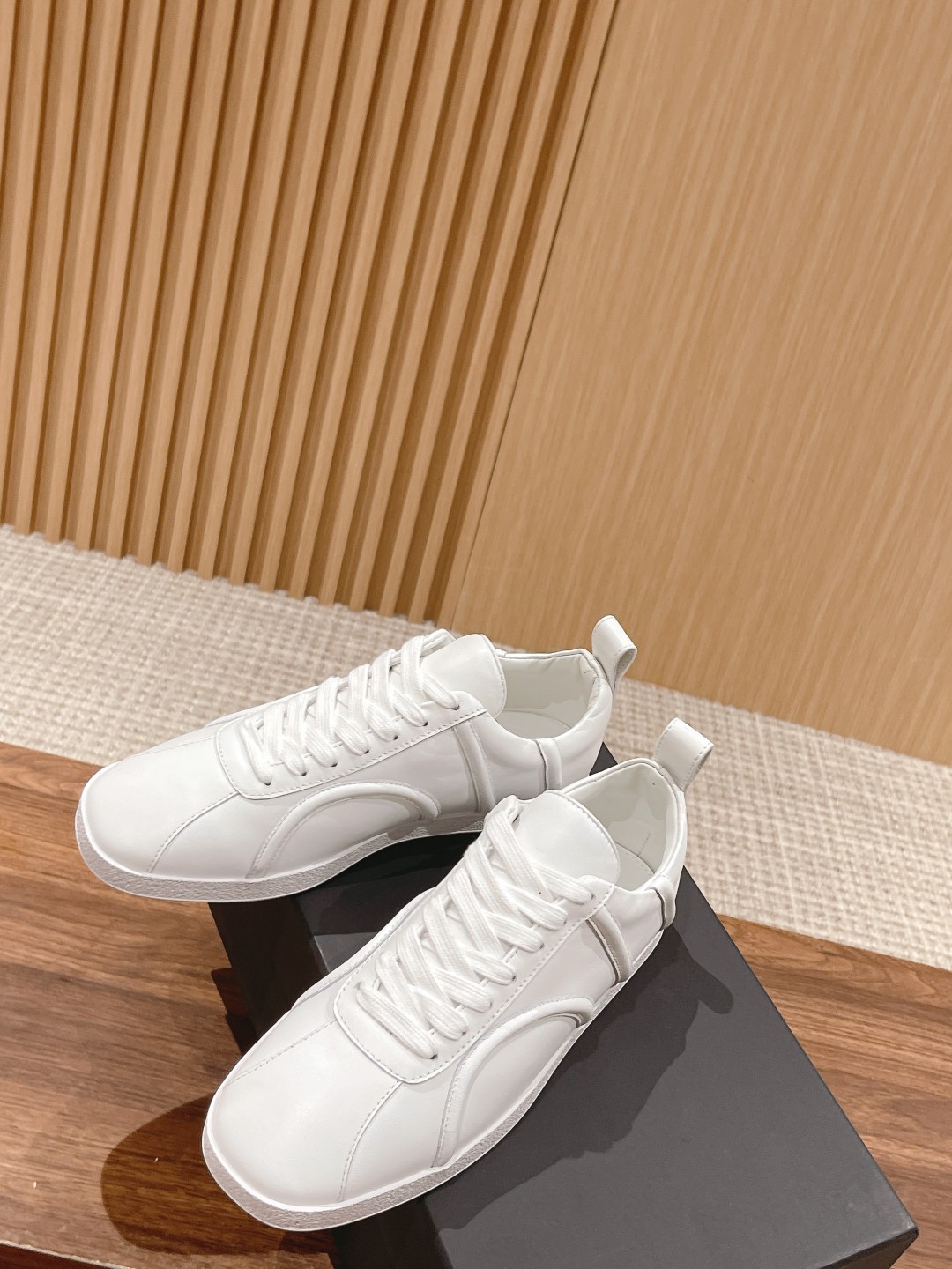 Stylish TOTEME Leisure and Sports Shoes with Sheepskin Material, Size 35-39. - 图片 4