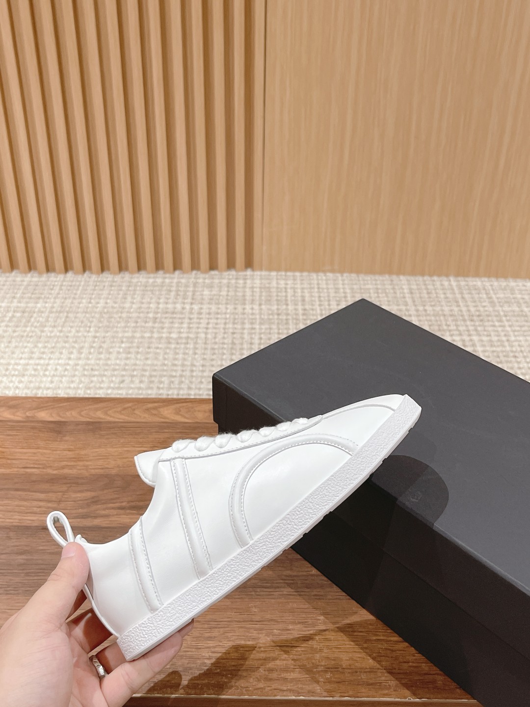 Stylish TOTEME Leisure and Sports Shoes with Sheepskin Material, Size 35-39. - 图片 5