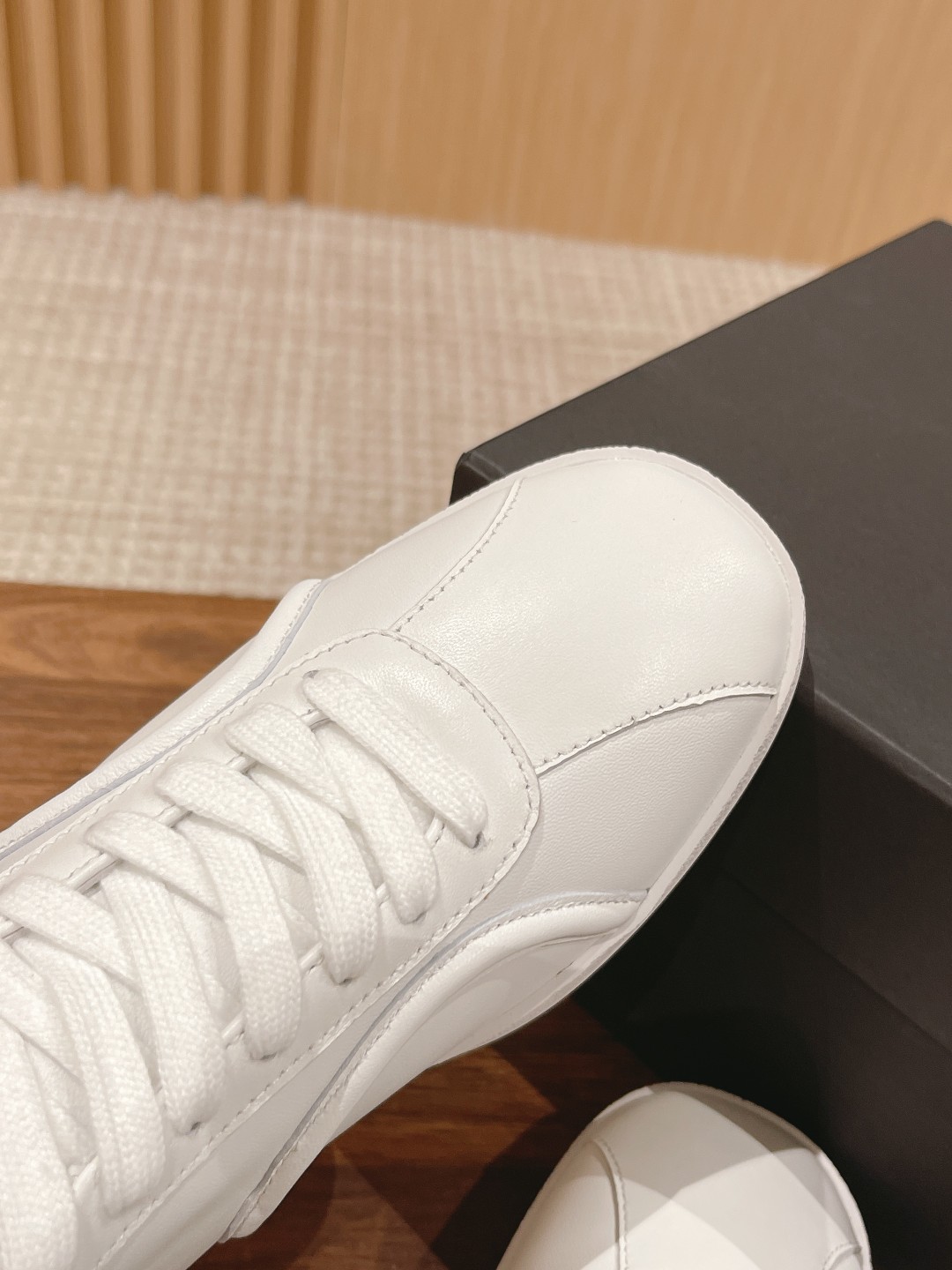 Stylish TOTEME Leisure and Sports Shoes with Sheepskin Material, Size 35-39. - 图片 6
