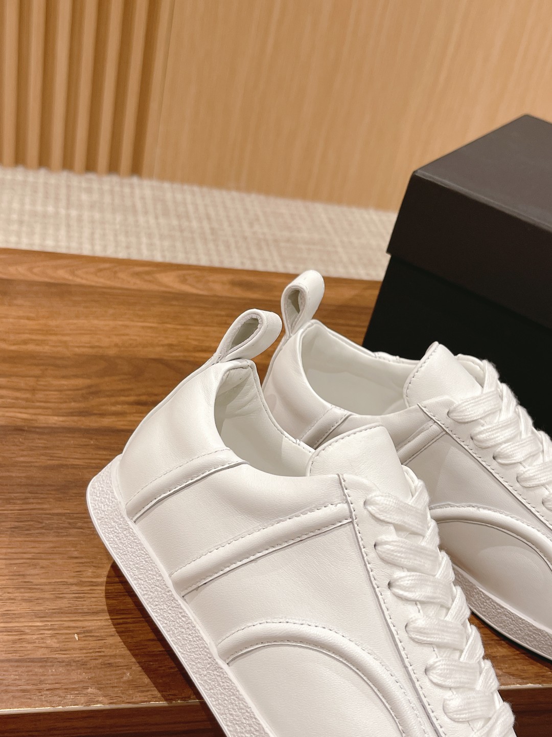 Stylish TOTEME Leisure and Sports Shoes with Sheepskin Material, Size 35-39. - 图片 7