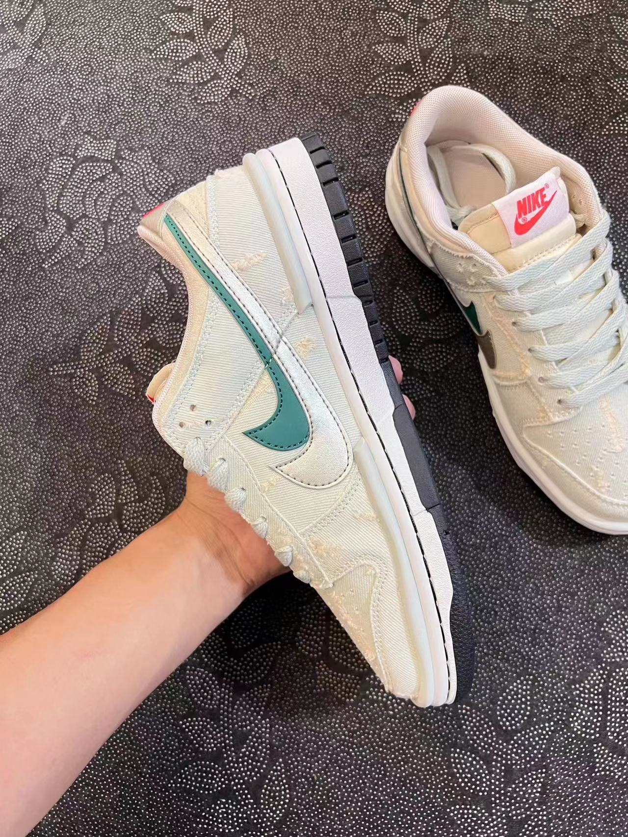 ? 正品定制 Nike Dunk Low 米白配色?可撕鞋面 动漫头 ！