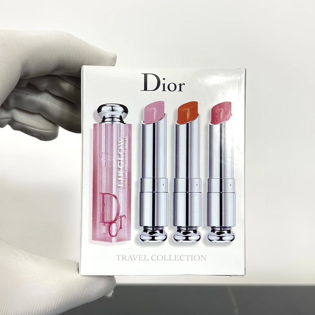 Se puede incluir etiqueta en chino ✔️ Set de tres bálsamos labiales de color Dior! Contiene: 3.2g*3. Tonos: 001#, 004#,…