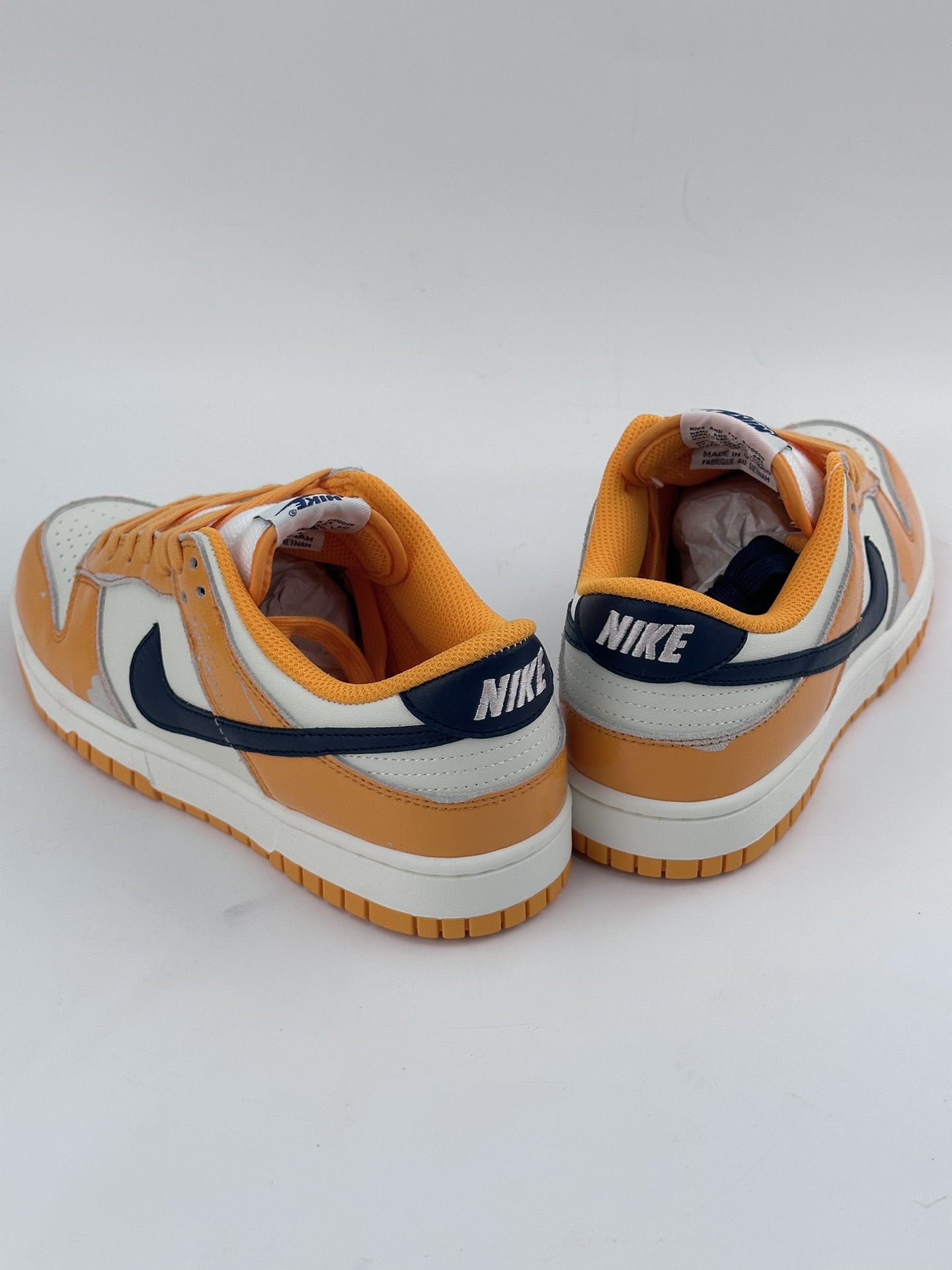 Nike SB Dunk Low 复古做旧白橙 FN3418-100