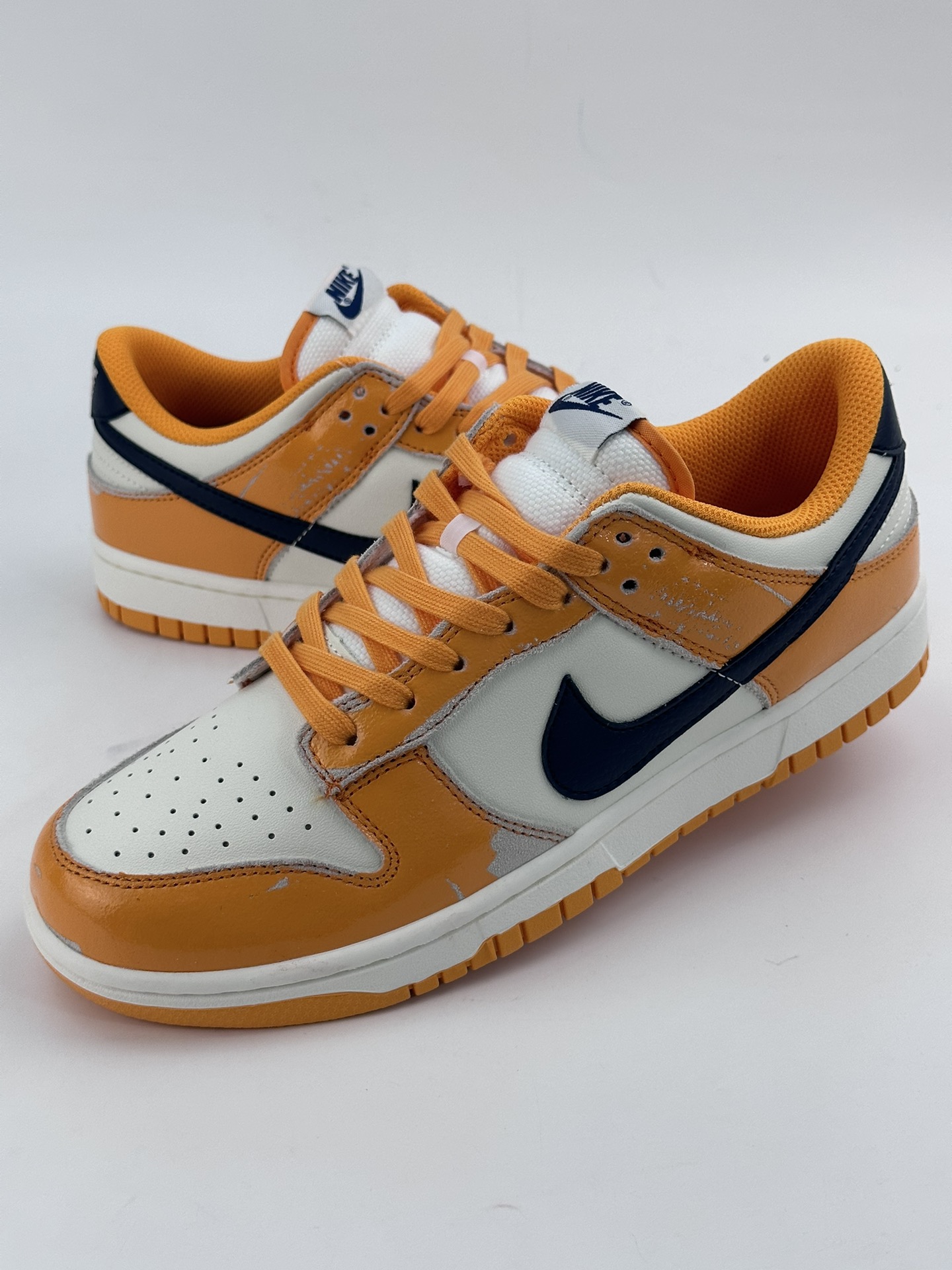 Nike SB Dunk Low 复古做旧白橙 FN3418-100