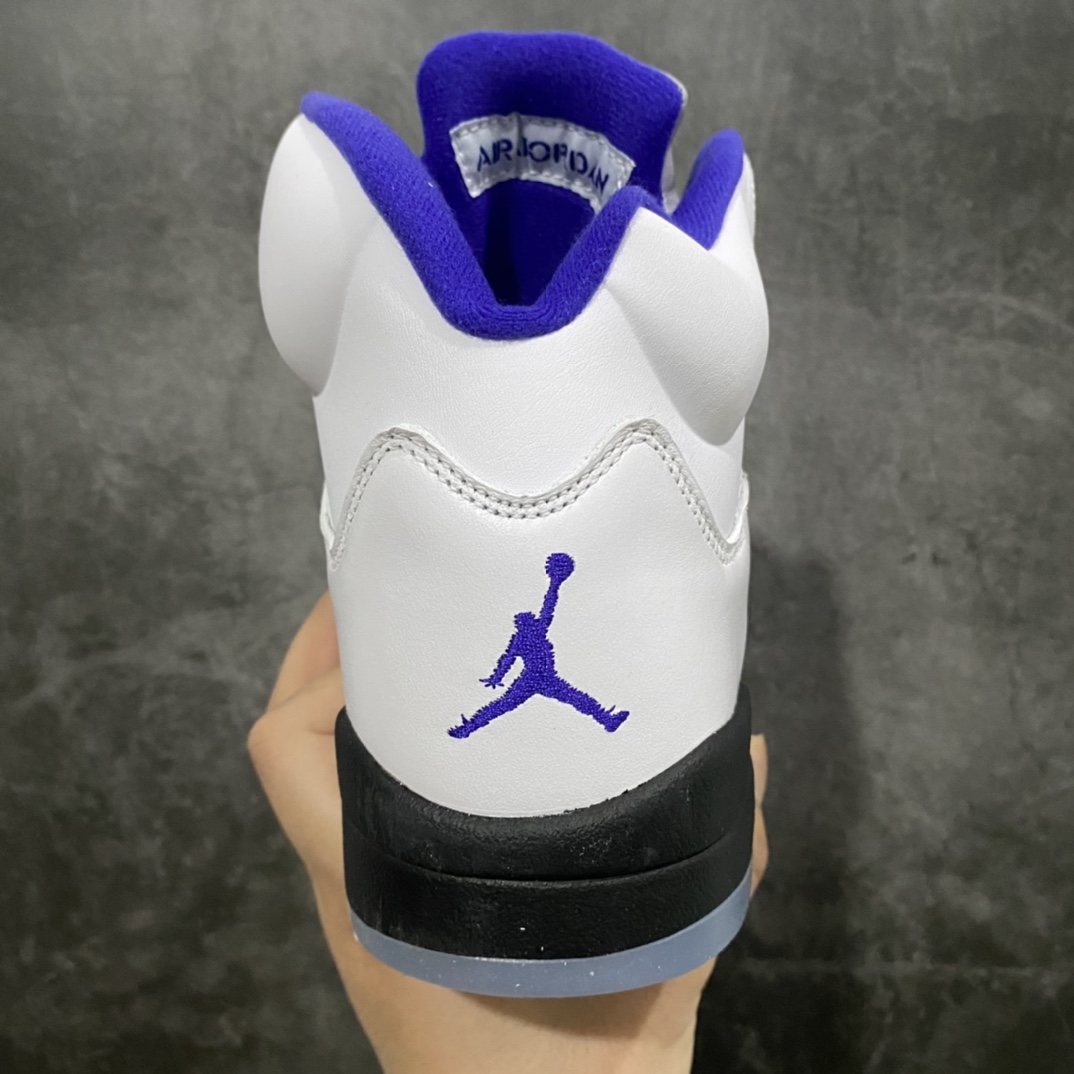 图片[4]-【外贸版】Air Jordan AJ5康扣白紫色 DD0587-141n全鞋头层皮料打造 用料绝不含糊工艺方面大到整体鞋型 漏斗收腰n 底线拉帮 LOGO立体 小到针眼排布 载片对称  鞋标规范 鞋垫背胶 中底可视气垫 半透明水晶大底等等 货号：DD0587-141 Size：40 40.5 41 42 42.5 43 44 44.5 45 46 47.5-莆田鞋批发中心