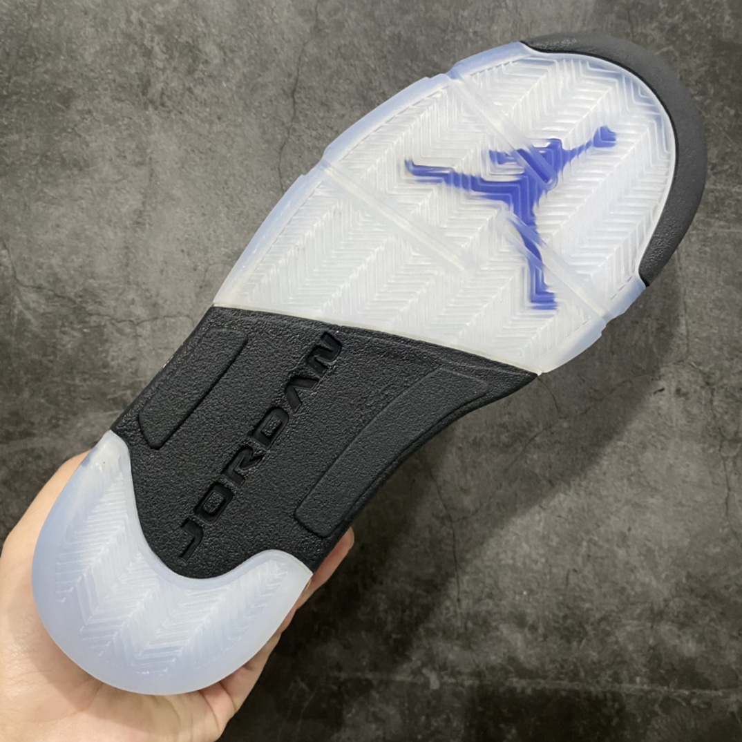 图片[9]-【外贸版】Air Jordan AJ5康扣白紫色 DD0587-141n全鞋头层皮料打造 用料绝不含糊工艺方面大到整体鞋型 漏斗收腰n 底线拉帮 LOGO立体 小到针眼排布 载片对称  鞋标规范 鞋垫背胶 中底可视气垫 半透明水晶大底等等 货号：DD0587-141 Size：40 40.5 41 42 42.5 43 44 44.5 45 46 47.5-莆田鞋批发中心