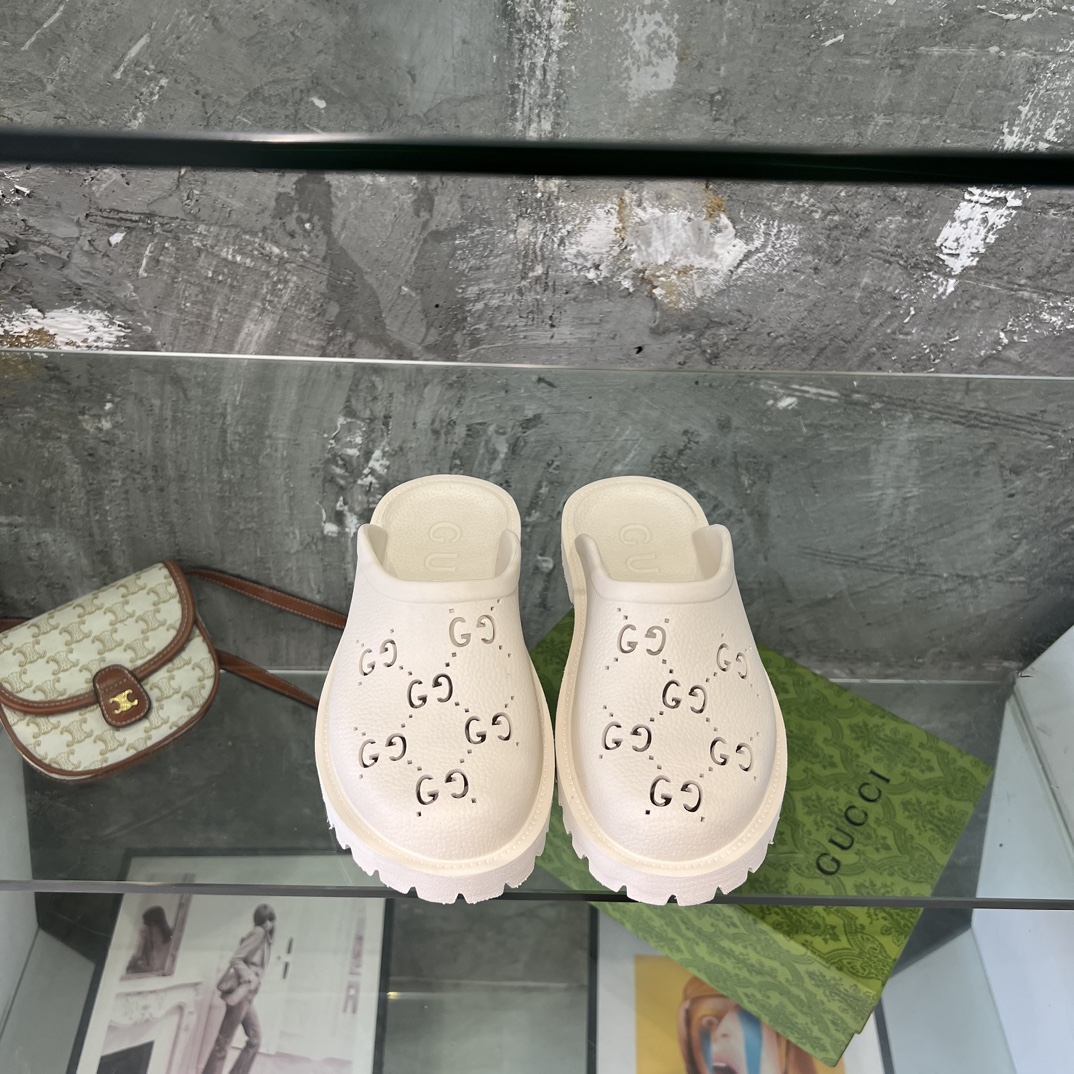 NO:280877,Real-price couple model Gucci Hollow bag head semi-drag original version purchased and developed. Daily home, travel and vacation, a must-have artifact for spring and summer. Number of codes: 35-45,,gucci19860909实价情侣款Gucci 镂空包头半拖原版购入开发 日常居家 旅游度假都 春夏必备神器 码数:35-45,,gucci,Men's shoes