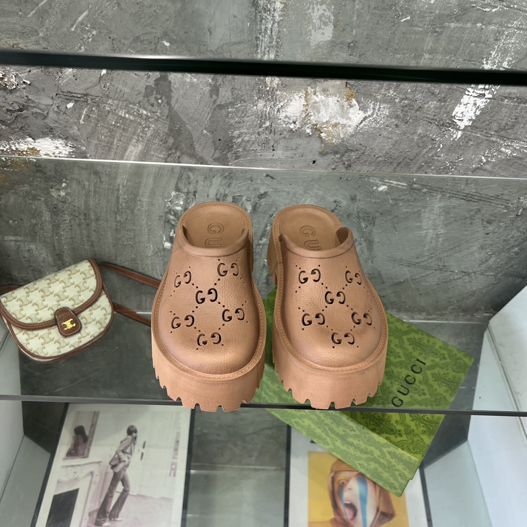 NO:280882,Gucci with real price, thick bottom, hollow bag head semi-drag original version purchased and developed, daily home, travel and vacation, essential artifacts for spring and summer, code count: 34-40,,gucci19860909实价厚底Gucci 镂空包头半拖原版购入开发 日常居家 旅游度假都 春夏必备神器 码数:34-40,,gucci,Men's shoes