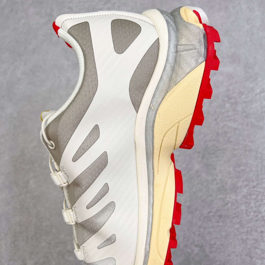 图片[7]-＃GX/绿X Salomon XT-4 OG Advanced 萨洛蒙系列低帮城市越野机能透气休闲运动鞋 鞋舌处附有迷你网眼袋收纳鞋绳以及下方的多色 Logo 标签 接着搭载奶油色 ACS 技术中底以及金色 TPU 塑料部件提升鞋款耐用性 中底与鞋面之间饰有海蓝色条状细节有效增添鞋款层次 最后应用黑色 Contragrip Chevron 外底完成鞋款设计 这次配色颇为高调 两款配色均以绚丽的渐变设计呈现 一款以粉紫渐变主打 另一款以黄绿渐变呈现 视觉效果相当吸睛 鞋面的使用玻璃纤维覆盖物加固 并通过细绳扣系带系统进行锁定 Salomon 的品牌logo 出现在脚后跟和前掌部位 中底虽然偏薄 但非常耐用 与模压塑料ACS 框架以及致密AC2 Muscle 鞋底单元结合 能够提供出色的支撑力和缓冲性 尺码：36 36.5 37.5 38 38.5 39 40 40.5 41 42 42.5 43 44 44.5 45-选品中心