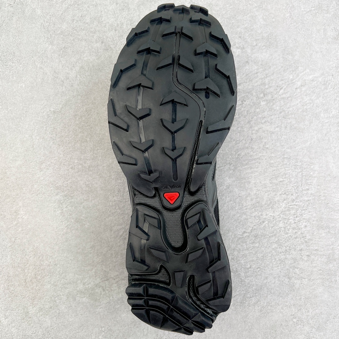 图片[9]-＃绿X Salomon XT-6 萨洛蒙复古潮流户外机能登山跑鞋 纯黑 417413 纯原外贸平台特供订单 耗时半年巨作 全套原纸板楦头开发 原厂特供网布配套加持 确保原汁原味 完美呈现版型 原档数据独家私模五层组合大底 男女鞋同步官方开发至46.5 原装Ortholite轻量化鞋垫 中底布带钢印编号 原厂TPU锁扣 进口港宝加持 后跟自然饱满 还原公司包裹性 鞋面以“锯齿”状的包裹系统呈现 在基色底之下加入了各种色点缀 将公司的最新技术和时尚前卫的造型融入耐用的长跑款式中 鞋面由 TPU 薄膜制成 并焊接在高耐磨网眼上 使其既时尚又坚固 由 ACS底盘支撑 可增强稳定性和支撑力 以及由橡胶凸耳 Contragrip外底覆盖的 EVA 缓冲中底 旨在应对崎岖的地形 鞋舌上的彩色Salomon 标签、Quicklace 系统以及鞋头、鞋舌和鞋跟上的附加品牌使细节更加完美 让穿着者可以轻松驾驭户外与通勤下的任何运动生活场景 无缝鞋身户外随意纵横 颜值与脚感兼备 出街通勤 绝对非常吸睛 你值得拥有 尺码：36 36.5 37.5 38 38.5 39 40 40.5 41 42 42.5 43 44 44.5 45 46 46.5 注意：偏小1码-选品中心