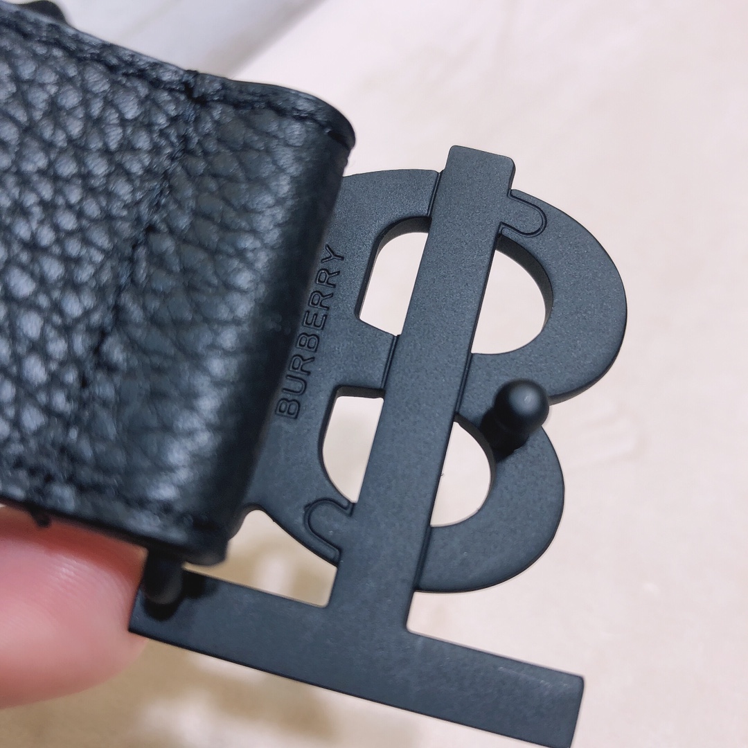 巴博莉TB标简单低调进口牛皮材质触感