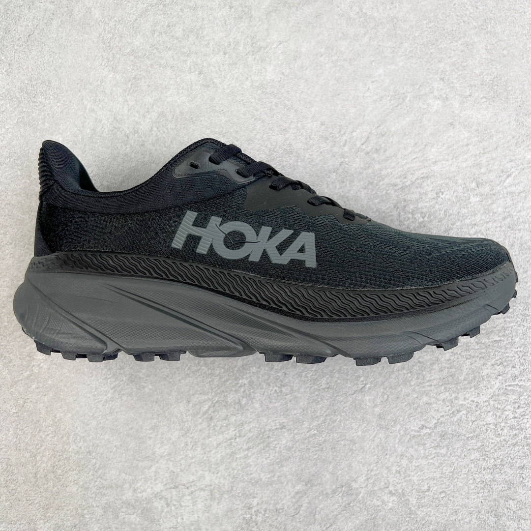 ＃特价福利 HOKA ONE ONE Challenger ATR 7 挑战者七代轻便耐磨防滑跑步鞋 新一代Challenger泡棉中底减重10% 增加3mm强化缓震、打造Q弹脚感 后跟采用延伸设计 加强跟腱保护、便于穿脱 搭配环保工程网布增加透气、短靴细节防止碎石进入 重新设计的大底以轮胎刻纹为灵感 以更密集的全大底水波刻纹 搭配加大面积的高耐磨橡胶与4mm大刻纹设计 增加整体抓地力与稳定性 尺码：36 36.5 37.5 38 38.5 39 40 40.5 41 42 42.5 43 44 44.5 45-选品中心
