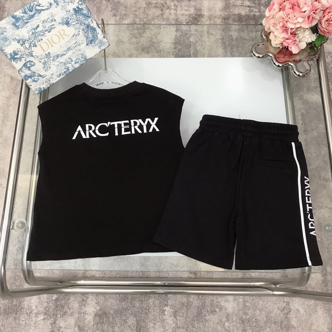 Arcteryx Original Bird 2023/SS Collection: Stylish Kids’ Summer Wear in Black and Oatmeal - 图片 9