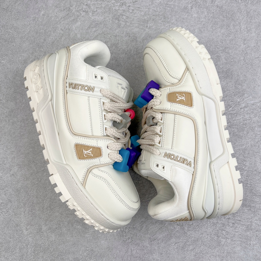 图片[3]-＃纯原福利 最稳版本 lv Trainer Maxi 小胖丁系列面包鞋 驴牌23S时尚走秀款 原版购入开发历时半年开发打造 原版完美楦型 多次调试 达到还原99% 鞋面独家订制细柔小牛皮 厚实织物鞋带 独家私模超轻TPU大底 原配扣子串珠 正确原装黄色鞋盒 正确中底印花 鞋面印花3D高频深度立体 全鞋电脑针车 紧密相连 针距密度一致 皮面裁剪部位 统一油边封口工艺 备受瞩目火热面包鞋再次拉满流量 各地网红上脚 立体饱满的彩色面包鞋身 超大版型重新诠释了 Virgil Abloh大热lv运动时装鞋 完美增高5CM Size 36 37 38 39 40 41 42 43 44 45-选品中心