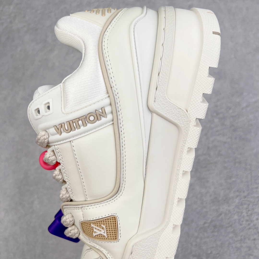 图片[7]-＃纯原福利 最稳版本 lv Trainer Maxi 小胖丁系列面包鞋 驴牌23S时尚走秀款 原版购入开发历时半年开发打造 原版完美楦型 多次调试 达到还原99% 鞋面独家订制细柔小牛皮 厚实织物鞋带 独家私模超轻TPU大底 原配扣子串珠 正确原装黄色鞋盒 正确中底印花 鞋面印花3D高频深度立体 全鞋电脑针车 紧密相连 针距密度一致 皮面裁剪部位 统一油边封口工艺 备受瞩目火热面包鞋再次拉满流量 各地网红上脚 立体饱满的彩色面包鞋身 超大版型重新诠释了 Virgil Abloh大热lv运动时装鞋 完美增高5CM Size 36 37 38 39 40 41 42 43 44 45-选品中心