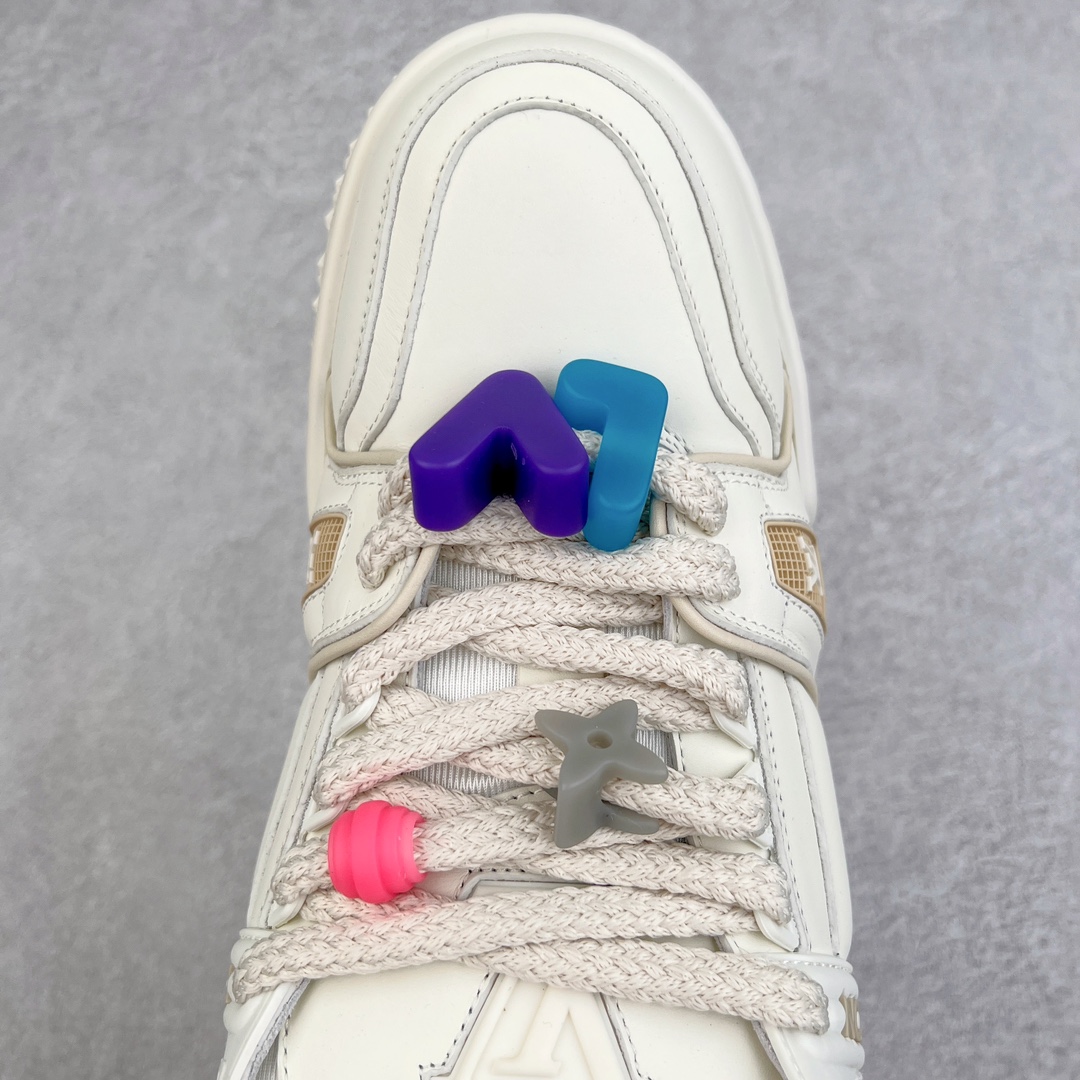 图片[4]-＃纯原福利 最稳版本 lv Trainer Maxi 小胖丁系列面包鞋 驴牌23S时尚走秀款 原版购入开发历时半年开发打造 原版完美楦型 多次调试 达到还原99% 鞋面独家订制细柔小牛皮 厚实织物鞋带 独家私模超轻TPU大底 原配扣子串珠 正确原装黄色鞋盒 正确中底印花 鞋面印花3D高频深度立体 全鞋电脑针车 紧密相连 针距密度一致 皮面裁剪部位 统一油边封口工艺 备受瞩目火热面包鞋再次拉满流量 各地网红上脚 立体饱满的彩色面包鞋身 超大版型重新诠释了 Virgil Abloh大热lv运动时装鞋 完美增高5CM Size 36 37 38 39 40 41 42 43 44 45-选品中心