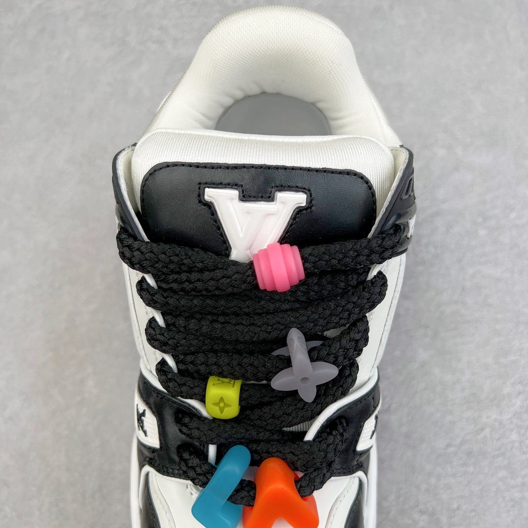 图片[5]-＃纯原福利 最稳版本 lv Trainer Maxi 小胖丁系列面包鞋 驴牌23S时尚走秀款 原版购入开发历时半年开发打造 原版完美楦型 多次调试 达到还原99% 鞋面独家订制细柔小牛皮 厚实织物鞋带 独家私模超轻TPU大底 原配扣子串珠 正确原装黄色鞋盒 正确中底印花 鞋面印花3D高频深度立体 全鞋电脑针车 紧密相连 针距密度一致 皮面裁剪部位 统一油边封口工艺 备受瞩目火热面包鞋再次拉满流量 各地网红上脚 立体饱满的彩色面包鞋身 超大版型重新诠释了 Virgil Abloh大热lv运动时装鞋 完美增高5CM Size 36 37 38 39 40 41 42 43 44 45-选品中心