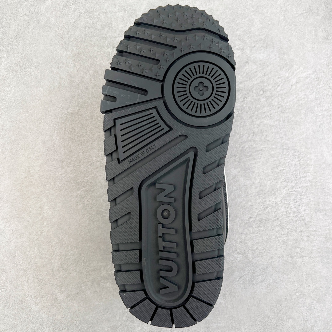 图片[9]-＃纯原福利 最稳版本 lv Trainer Maxi 小胖丁系列面包鞋 驴牌23S时尚走秀款 原版购入开发历时半年开发打造 原版完美楦型 多次调试 达到还原99% 鞋面独家订制细柔小牛皮 厚实织物鞋带 独家私模超轻TPU大底 原配扣子串珠 正确原装黄色鞋盒 正确中底印花 鞋面印花3D高频深度立体 全鞋电脑针车 紧密相连 针距密度一致 皮面裁剪部位 统一油边封口工艺 备受瞩目火热面包鞋再次拉满流量 各地网红上脚 立体饱满的彩色面包鞋身 超大版型重新诠释了 Virgil Abloh大热lv运动时装鞋 完美增高5CM Size 36 37 38 39 40 41 42 43 44 45-选品中心