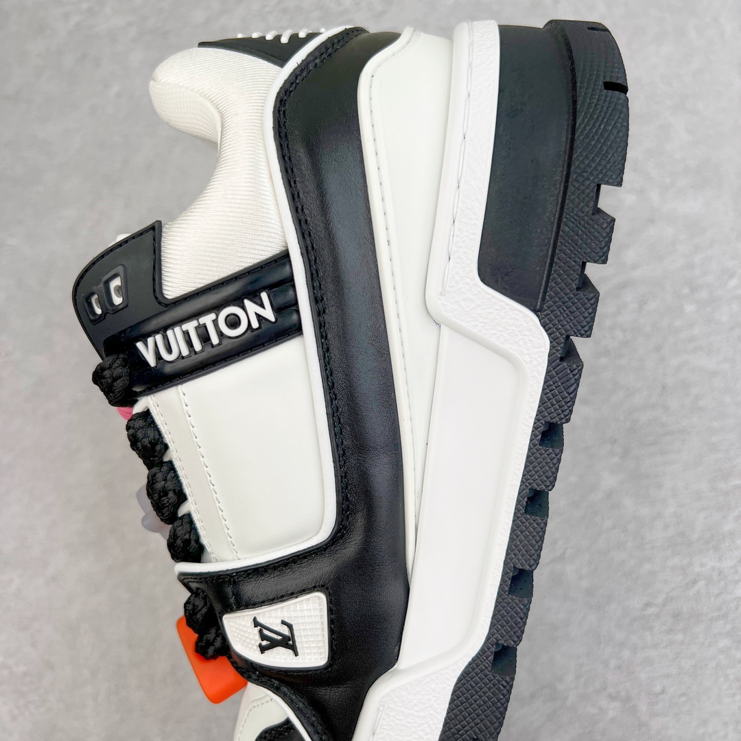 图片[7]-＃纯原福利 最稳版本 lv Trainer Maxi 小胖丁系列面包鞋 驴牌23S时尚走秀款 原版购入开发历时半年开发打造 原版完美楦型 多次调试 达到还原99% 鞋面独家订制细柔小牛皮 厚实织物鞋带 独家私模超轻TPU大底 原配扣子串珠 正确原装黄色鞋盒 正确中底印花 鞋面印花3D高频深度立体 全鞋电脑针车 紧密相连 针距密度一致 皮面裁剪部位 统一油边封口工艺 备受瞩目火热面包鞋再次拉满流量 各地网红上脚 立体饱满的彩色面包鞋身 超大版型重新诠释了 Virgil Abloh大热lv运动时装鞋 完美增高5CM Size 36 37 38 39 40 41 42 43 44 45-选品中心