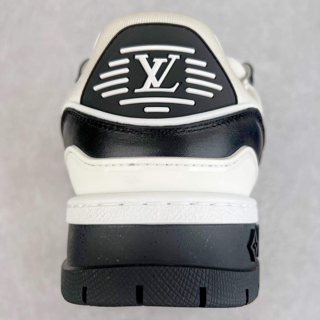 图片[8]-＃纯原福利 最稳版本 lv Trainer Maxi 小胖丁系列面包鞋 驴牌23S时尚走秀款 原版购入开发历时半年开发打造 原版完美楦型 多次调试 达到还原99% 鞋面独家订制细柔小牛皮 厚实织物鞋带 独家私模超轻TPU大底 原配扣子串珠 正确原装黄色鞋盒 正确中底印花 鞋面印花3D高频深度立体 全鞋电脑针车 紧密相连 针距密度一致 皮面裁剪部位 统一油边封口工艺 备受瞩目火热面包鞋再次拉满流量 各地网红上脚 立体饱满的彩色面包鞋身 超大版型重新诠释了 Virgil Abloh大热lv运动时装鞋 完美增高5CM Size 36 37 38 39 40 41 42 43 44 45-选品中心