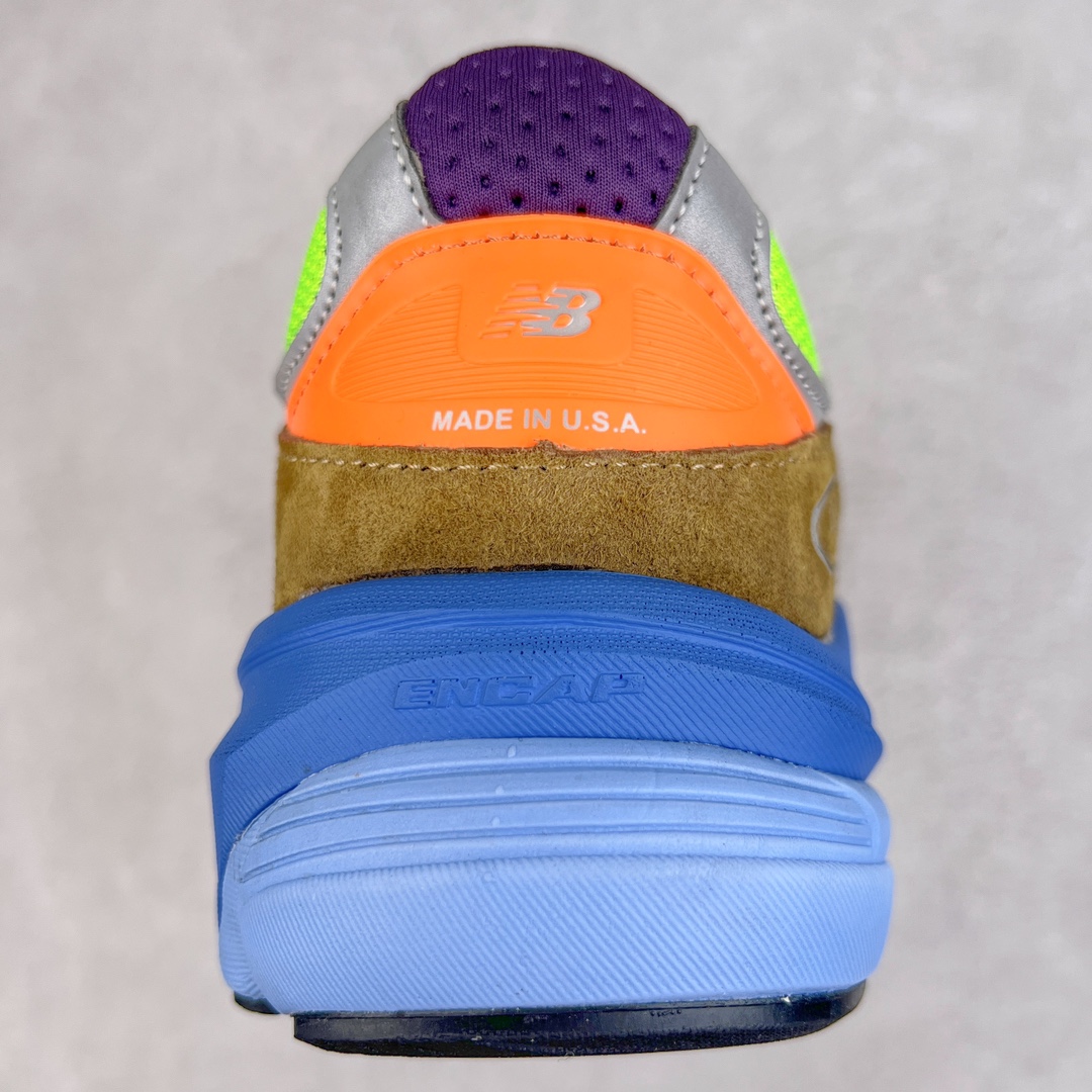 图片[8]-＃K版纯原 Action Bronson x New Balance in USA M990V6 新百伦NB六代系列美产血统经典复古百搭老爹风休闲运动跑步鞋 蓝绿棕 这是一双极具现代感设计的复古跑鞋 990v6 鞋面大部分面积依旧采用麂皮和织物材质覆盖 从各种细节上看也还是有点 990v5 的影子 但相比 990v5 990v6 鞋面各种材质的拼接会更加复杂 这次 990v6 最大的改变相信大家应该也发现了 就是看上去貌似比 990v4 和 990v5 两代鞋款加起来还要厚的鞋底 其实这是 New Balance 首次采用的三重缓震组合鞋底 除了之前就有的 ABZORB 缓震科技和 ENCAP 中底 这次新加入了 FuelCell 缓震科技 看来舒适度和增高度 都要更上一层楼呀 990v6 的侧标 Logo 设计少见地没有印在绒面皮革上 而是置于网眼面料以及横跨鞋身的皮革织带之上 同时鞋舌上的标签设计并没有延用此前 990v4 和 990v5 采用的样式设计 而是采用了一种新的类似于三角徽章的设计 所以对于鞋款上的更新变化 既有延续经典的设计 也有创新性的改变 尺码：36 37 37.5 38 38.5 39 40 40.5 41.5 42 42.5 43 44 44.5 45-选品中心