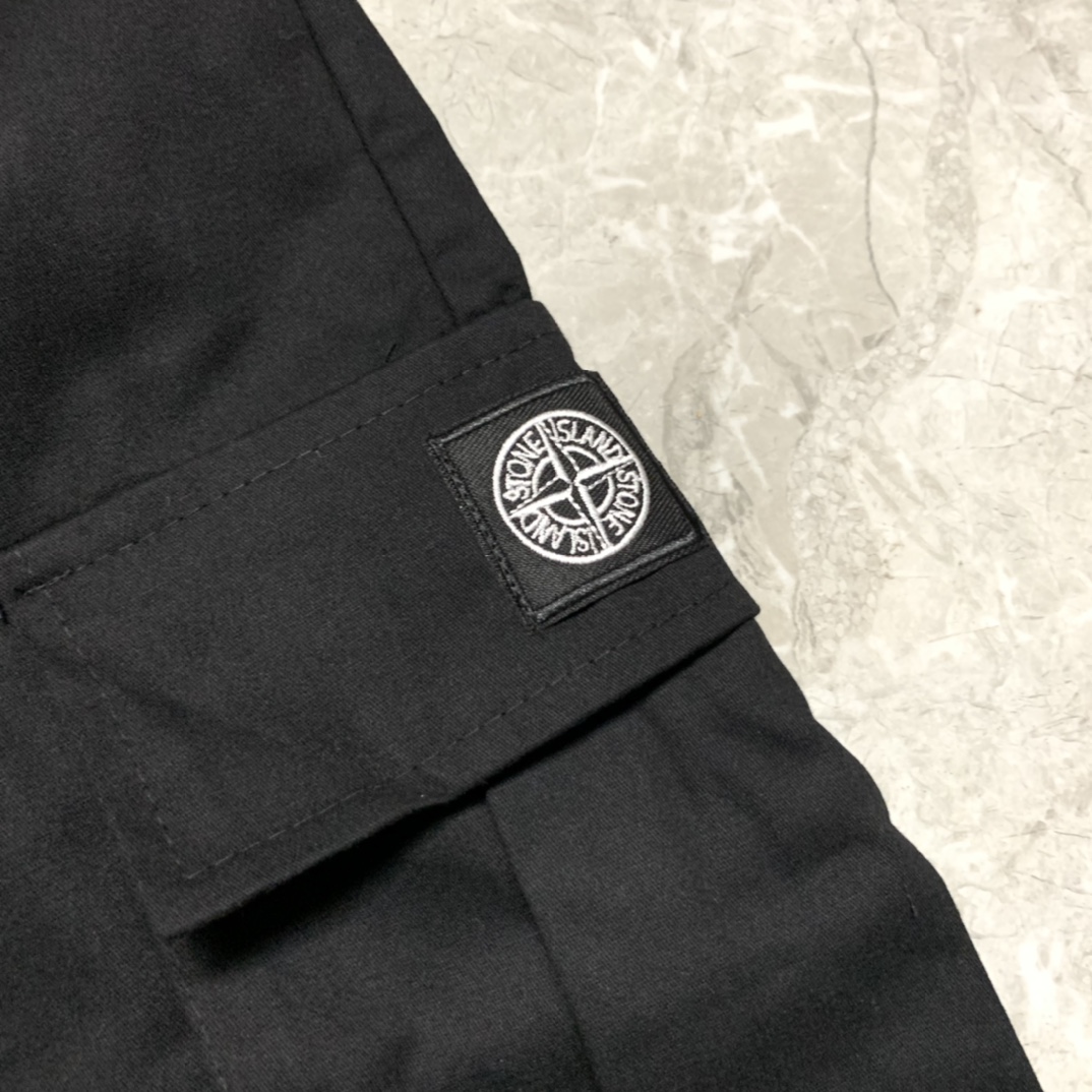 “Stone Island 3D Shorts: Air-Breathing Fabric, Multilevel Pocket, Black/Military Green, Sizes M-2XL” - 图片 8