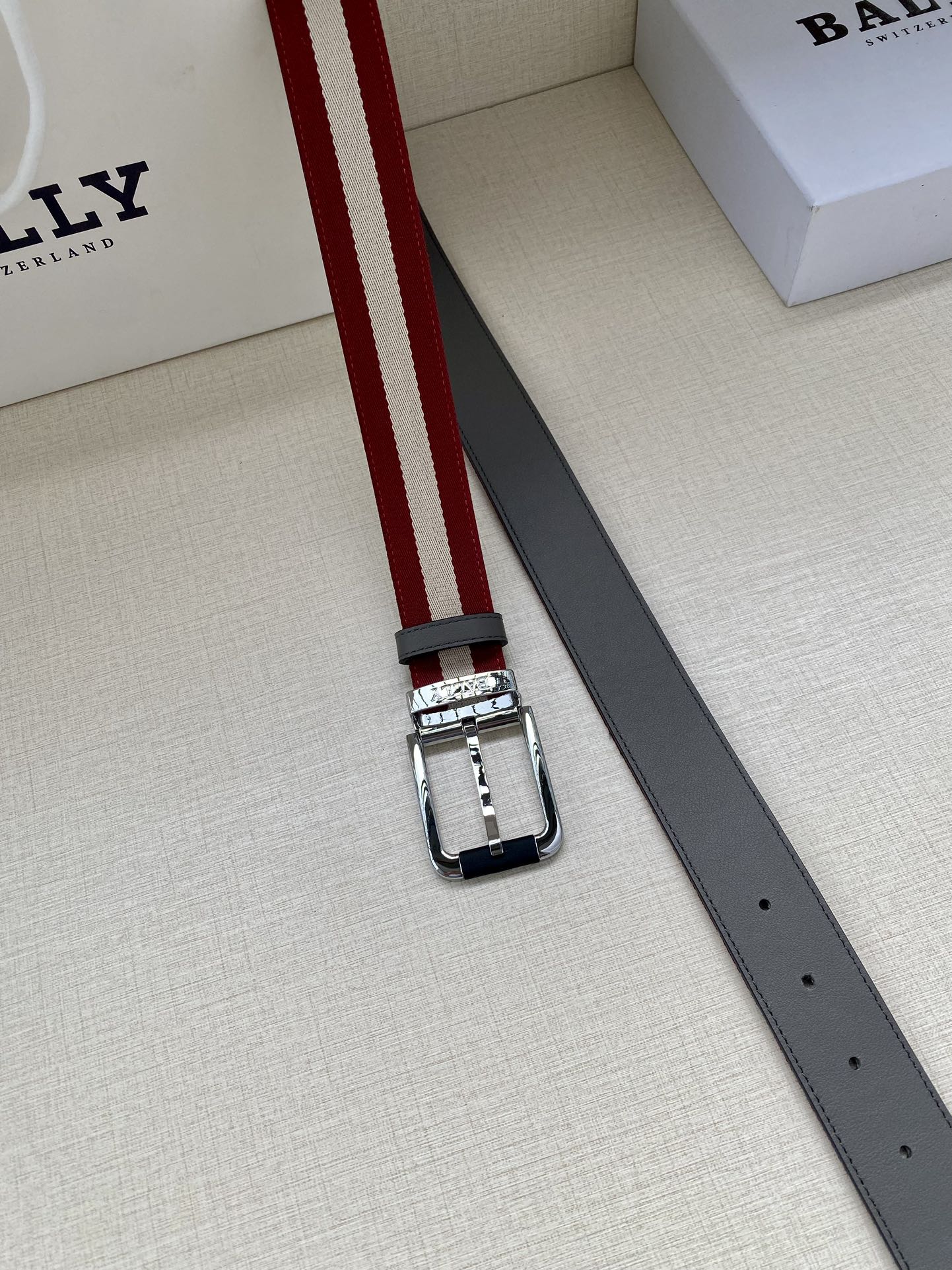 这款BBuckle腰带以合成织物制成